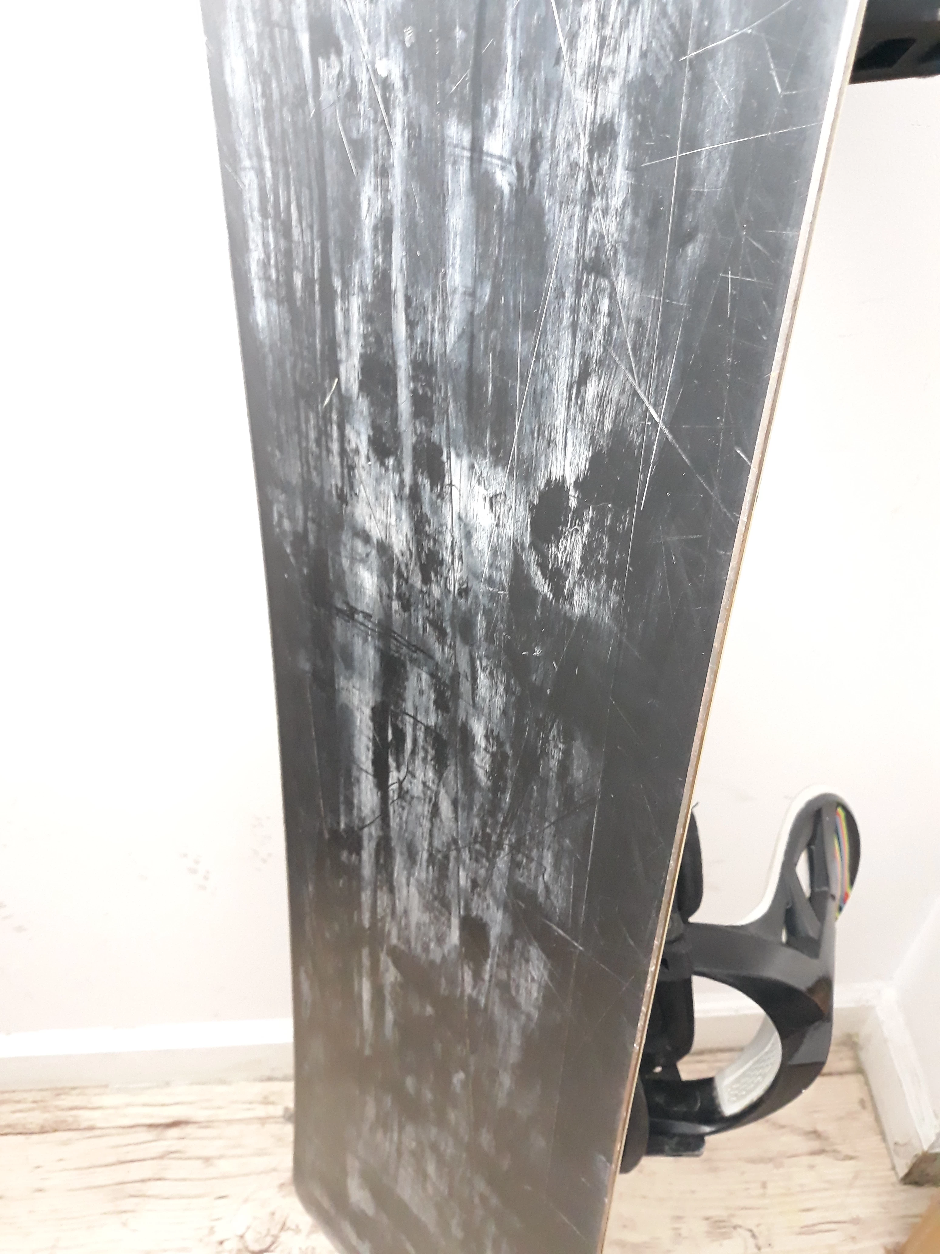 deska-snowboardowa-generics-157cmwiazania-bx1-kod-producenta-12d000311