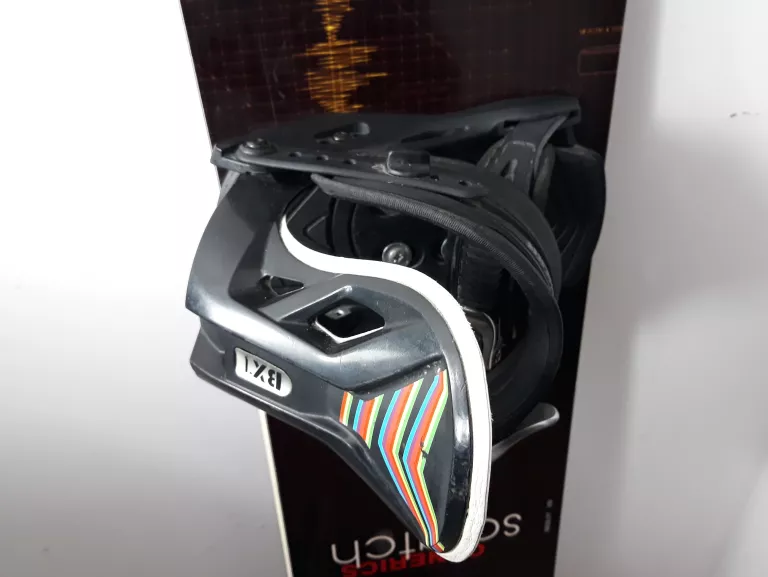 deska-snowboardowa-generics-157cmwiazania-bx1-kolor-dominujacy-beze-i-brazy