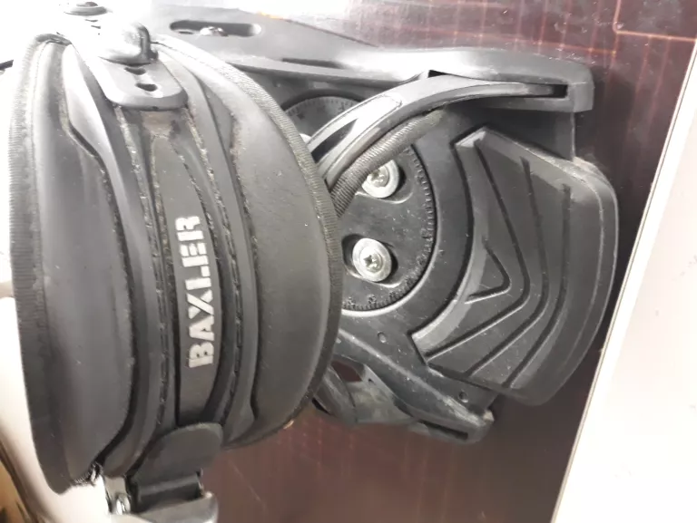 deska-snowboardowa-generics-157cmwiazania-bx1-stan-uzywany