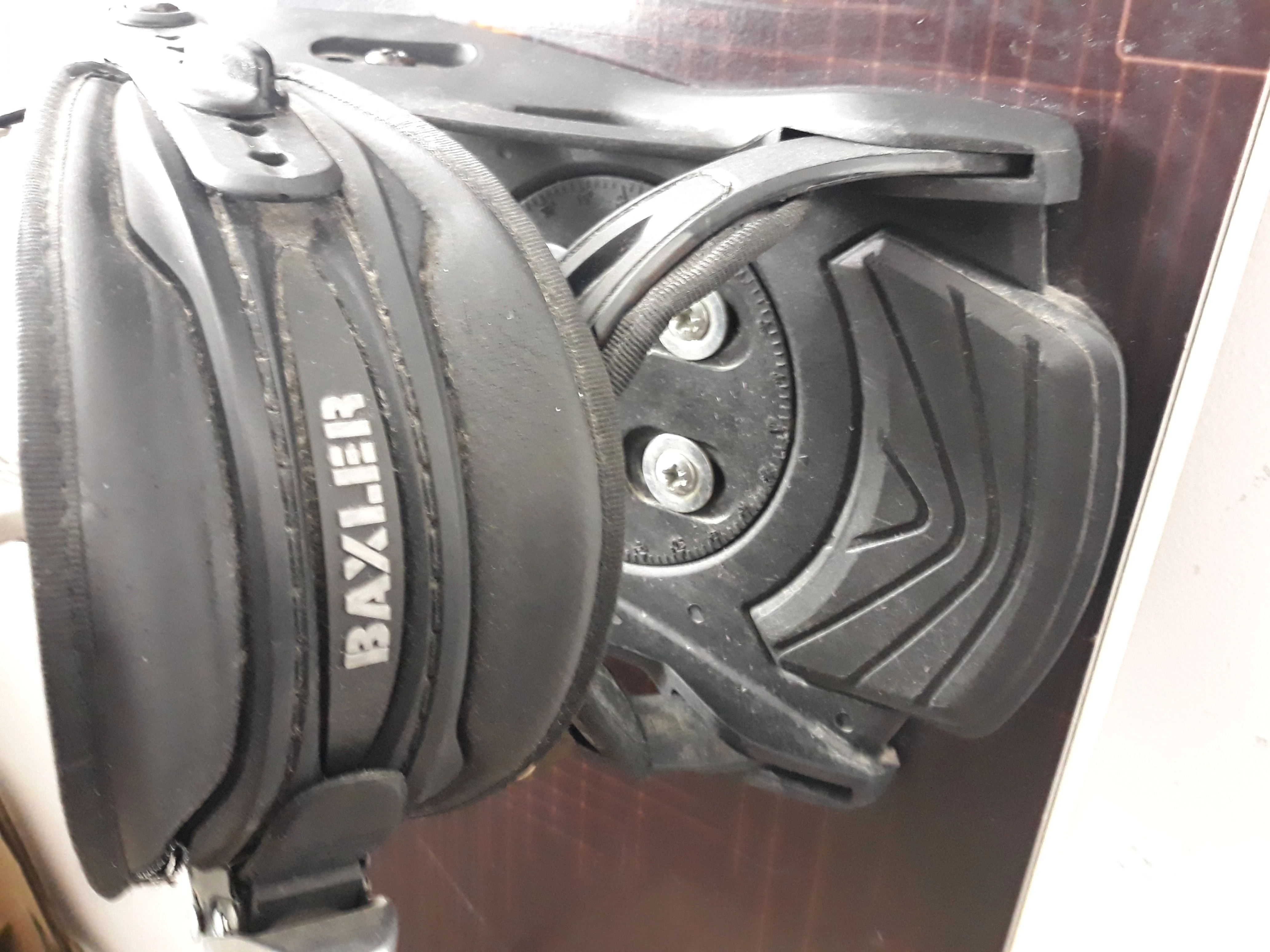 deska-snowboardowa-generics-157cmwiazania-bx1-stan-uzywany