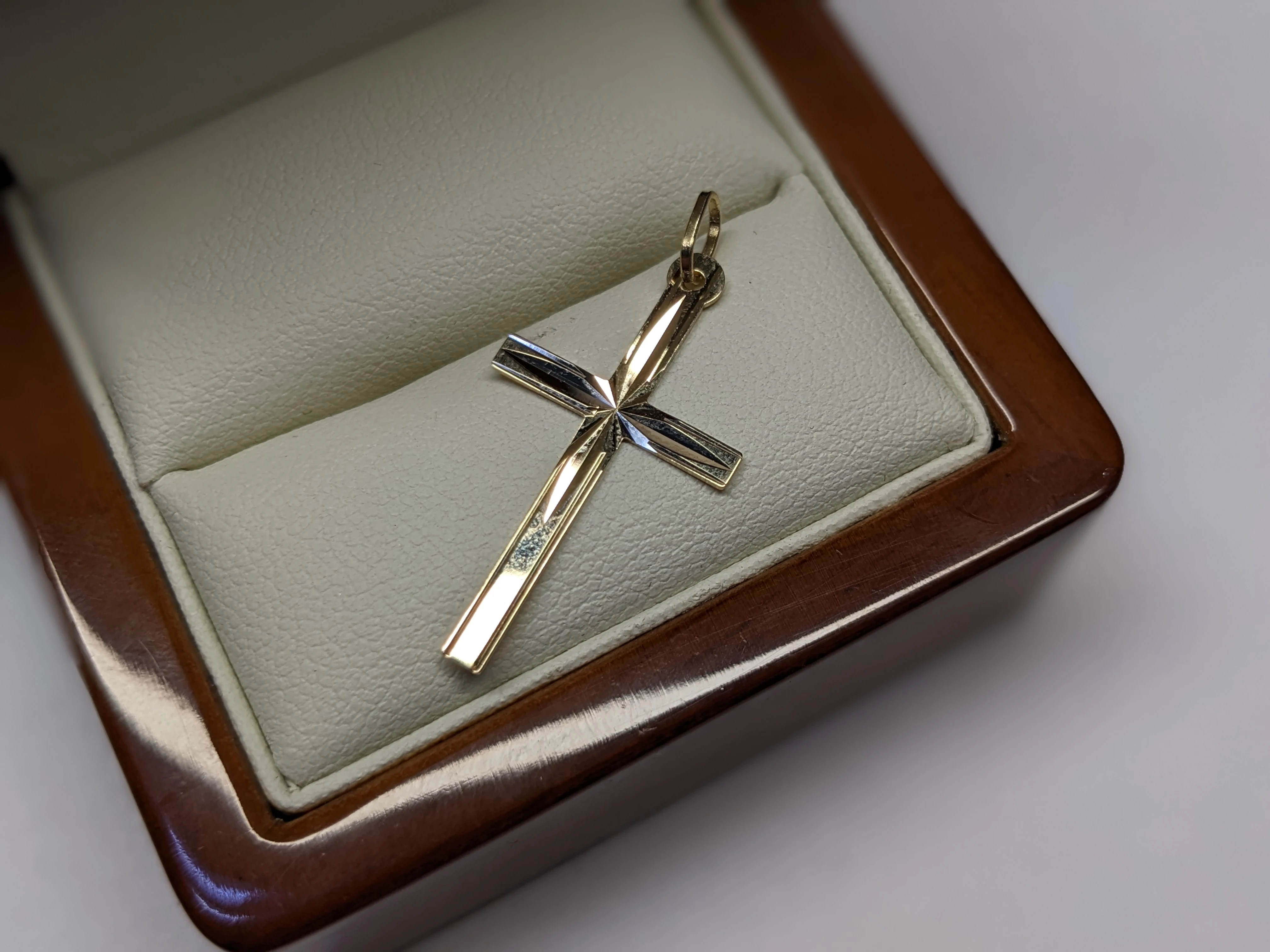 zloty-krzyzyk-585-080g-34cm-dzialynskiego-1-swarzedz