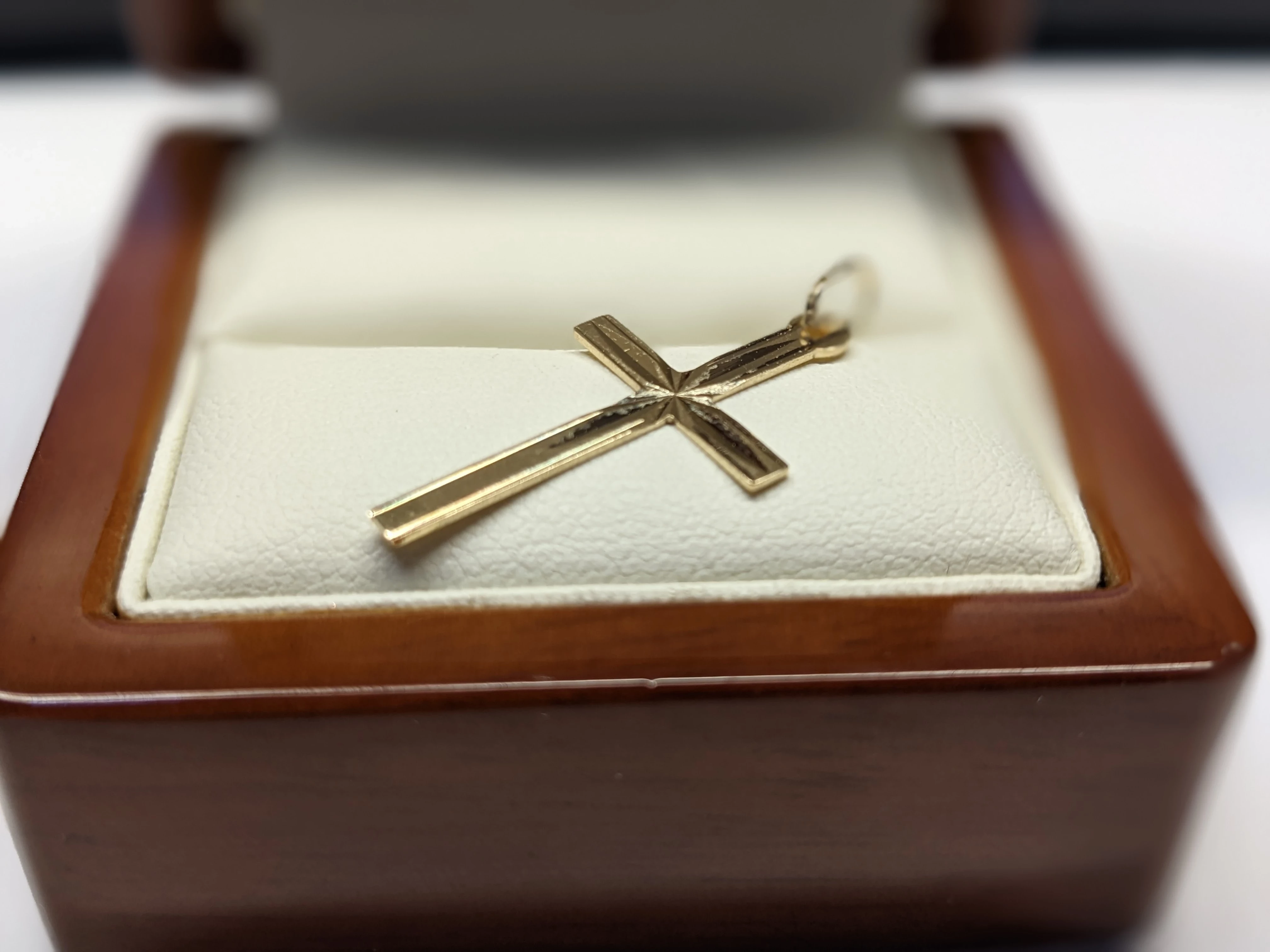 zloty-krzyzyk-585-080g-34cm-stan-uzywany