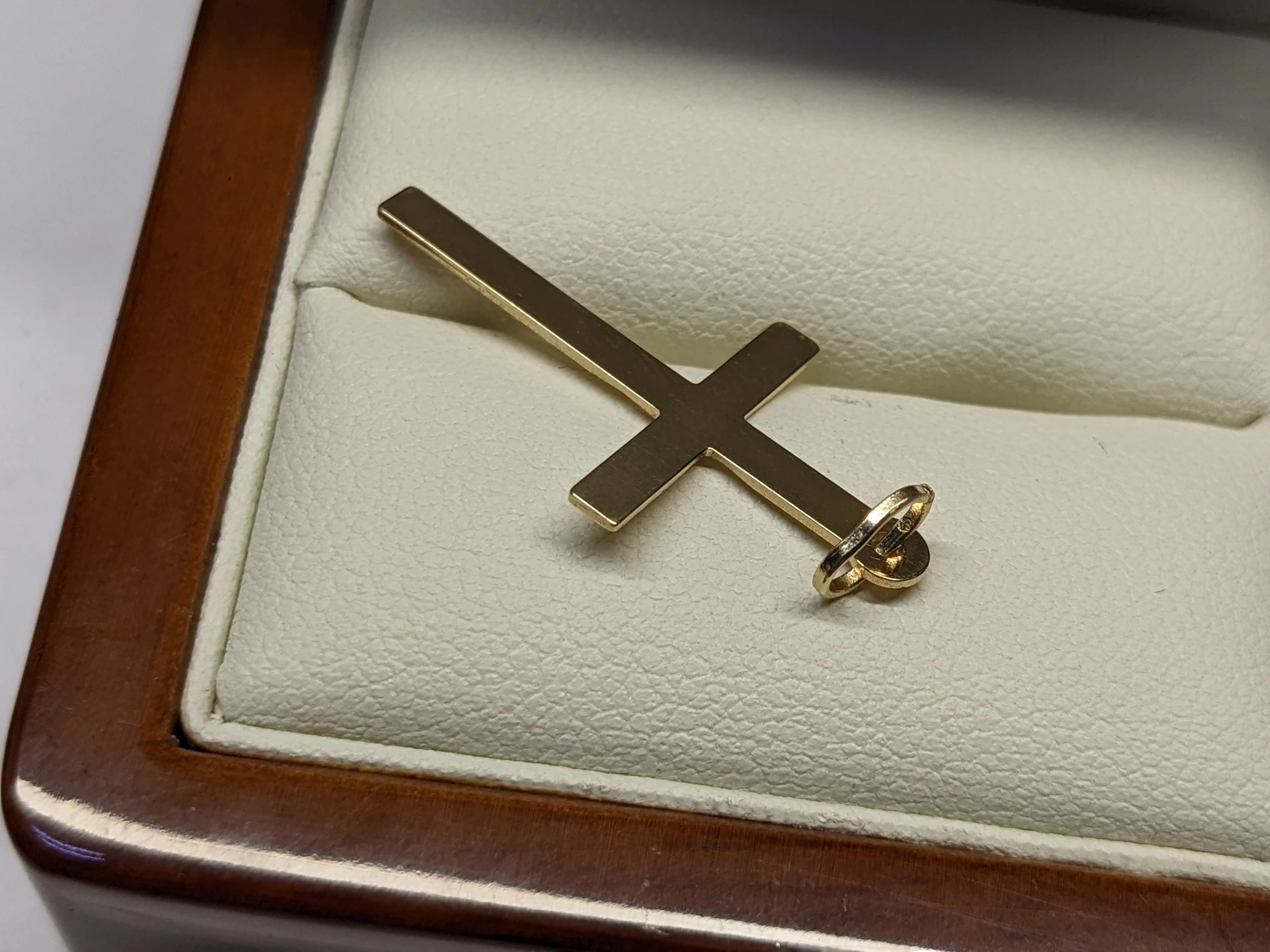 zloty-krzyzyk-585-080g-34cm-typ-medaliki