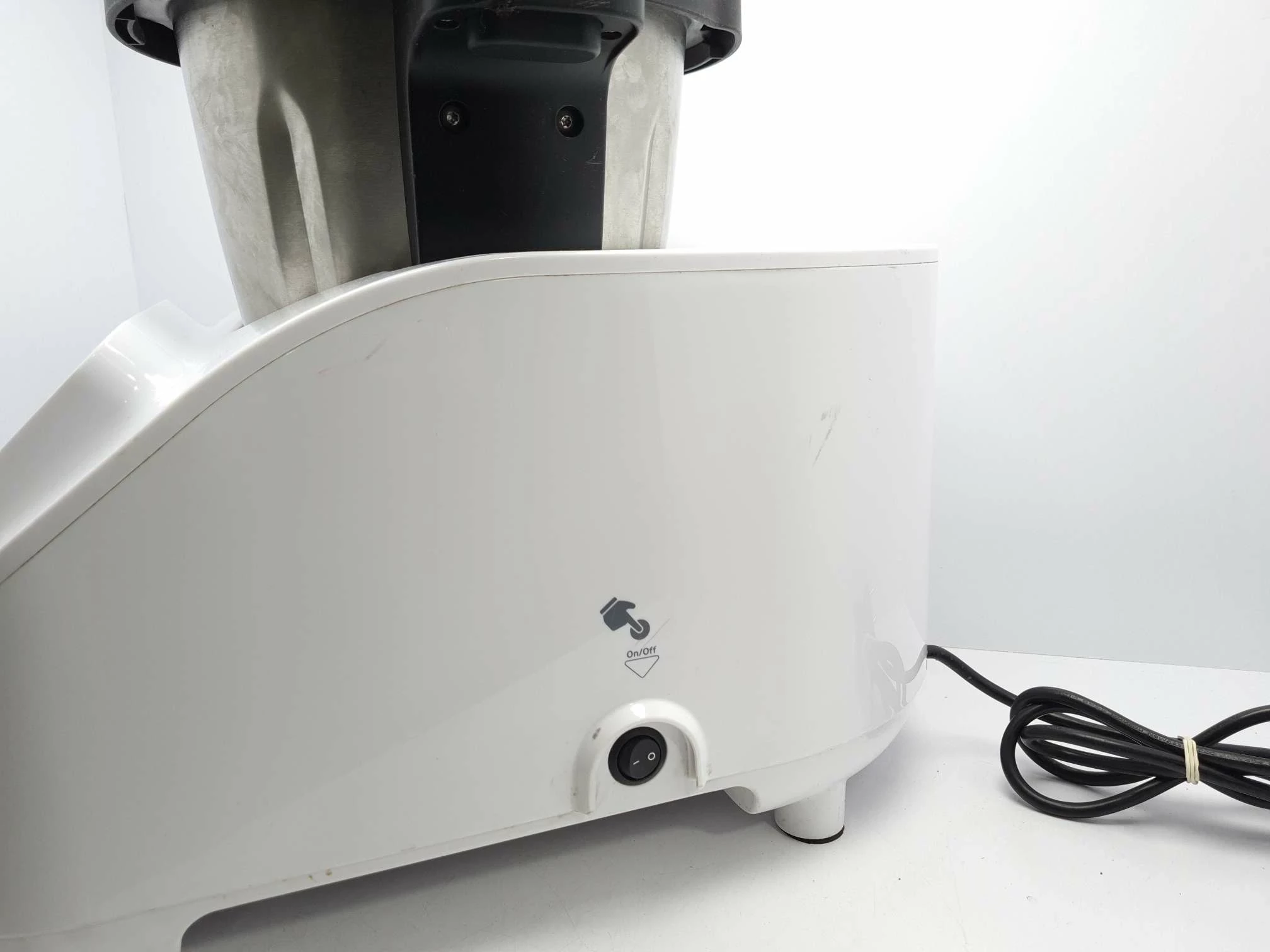 robot-wielofunkcyjny-hoffen-smart-chef-opis-kolor-dominujacy-bialy