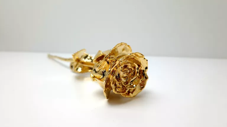 wieczna-zlota-roza-prezent-marka-strefa-opakowan