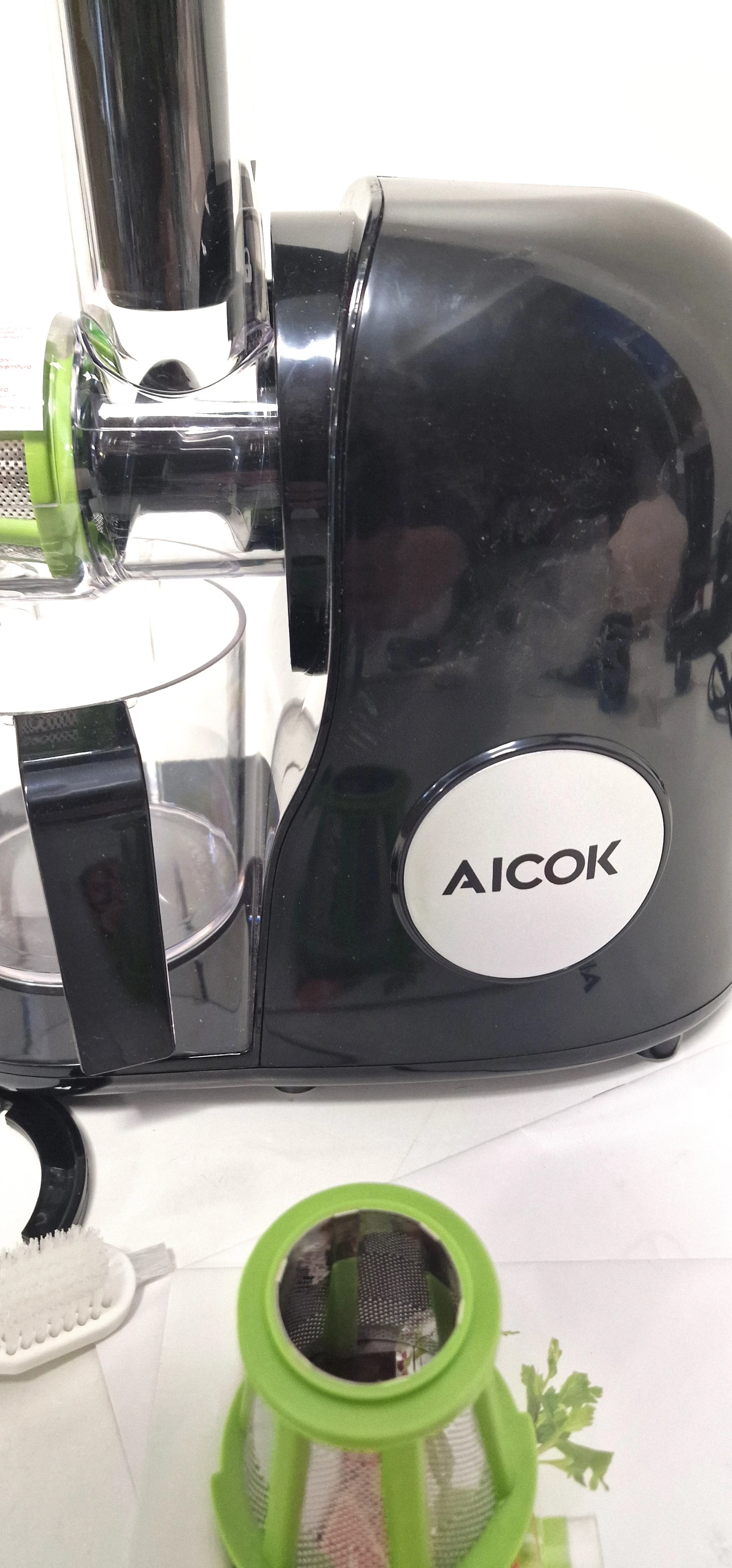 wyciskarka-wolnoobrotowa-pozioma-aicok-amr-521-kolor-dominujacy-czarny