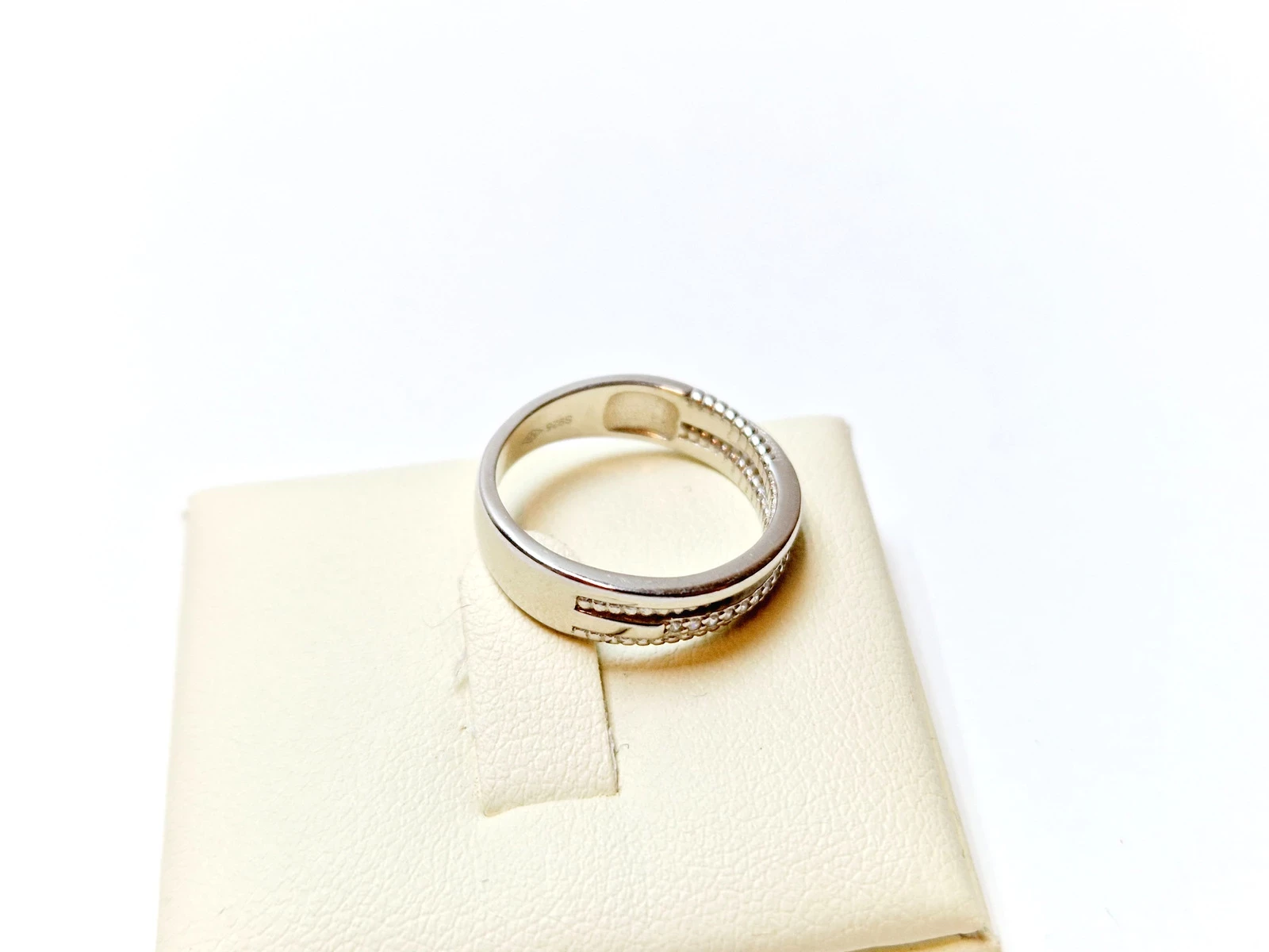 srebrny-sliczny-pierscionek-z-cyrkoniami-r13-material-srebro