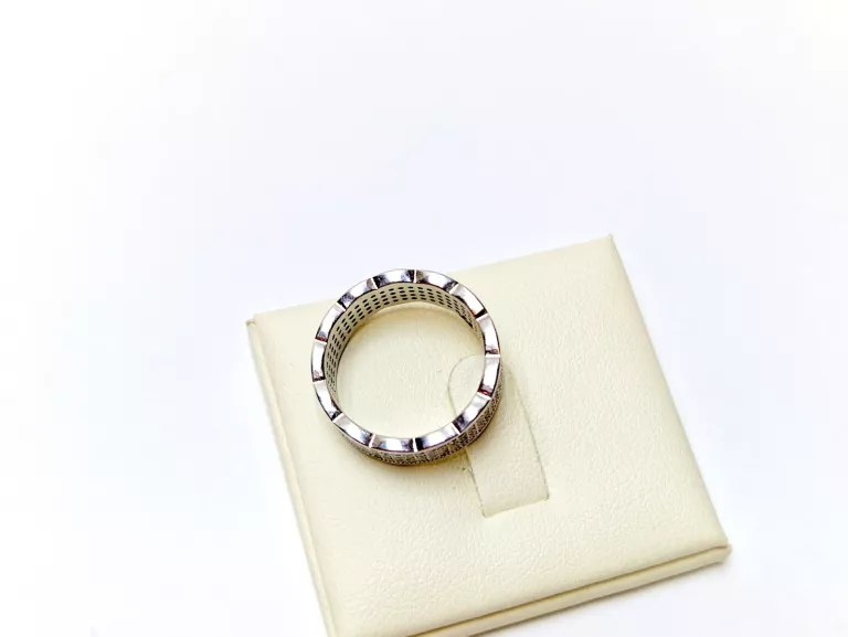 srebrny-cudowny-pierscionek-z-cyrkoniami-r14-rodzaj-klasyczne