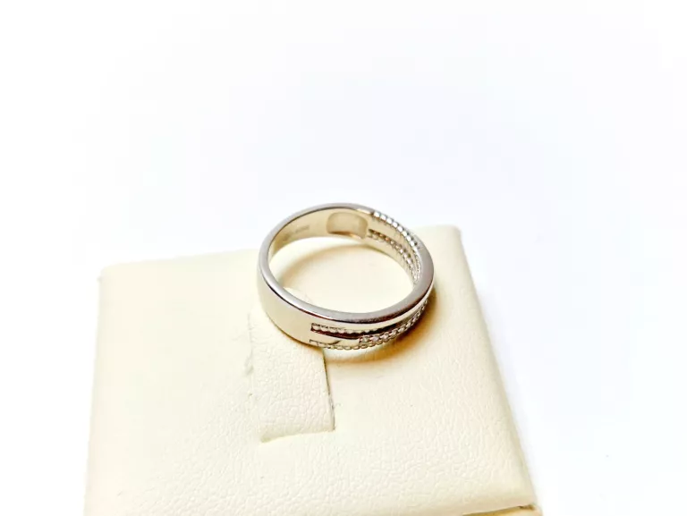 srebrny-sliczny-pierscionek-z-cyrkoniami-r13-material-srebro