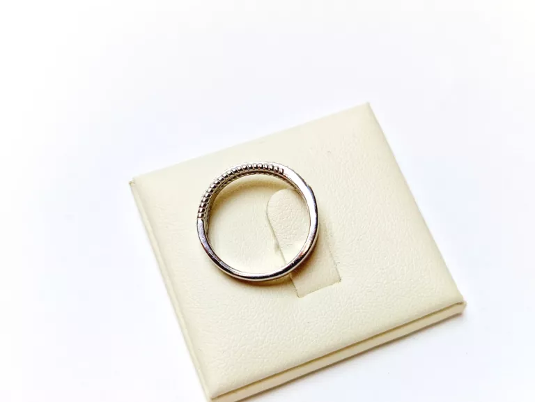 srebrny-sliczny-pierscionek-z-cyrkoniami-r13-rodzaj-klasyczne