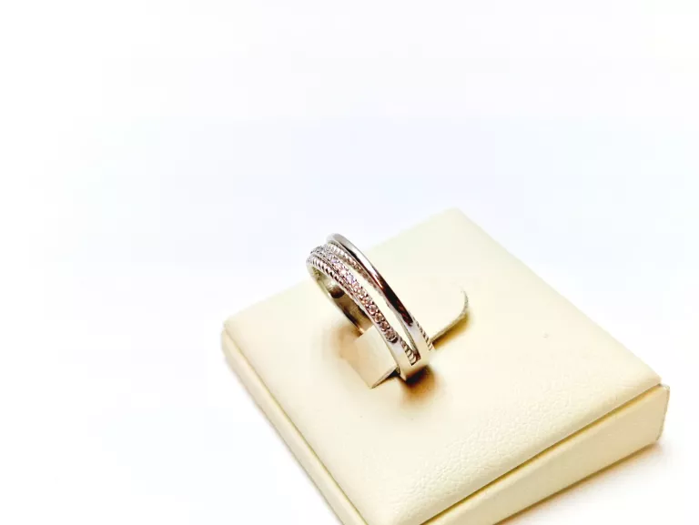 srebrny-sliczny-pierscionek-z-cyrkoniami-r13-stan-powystawowy