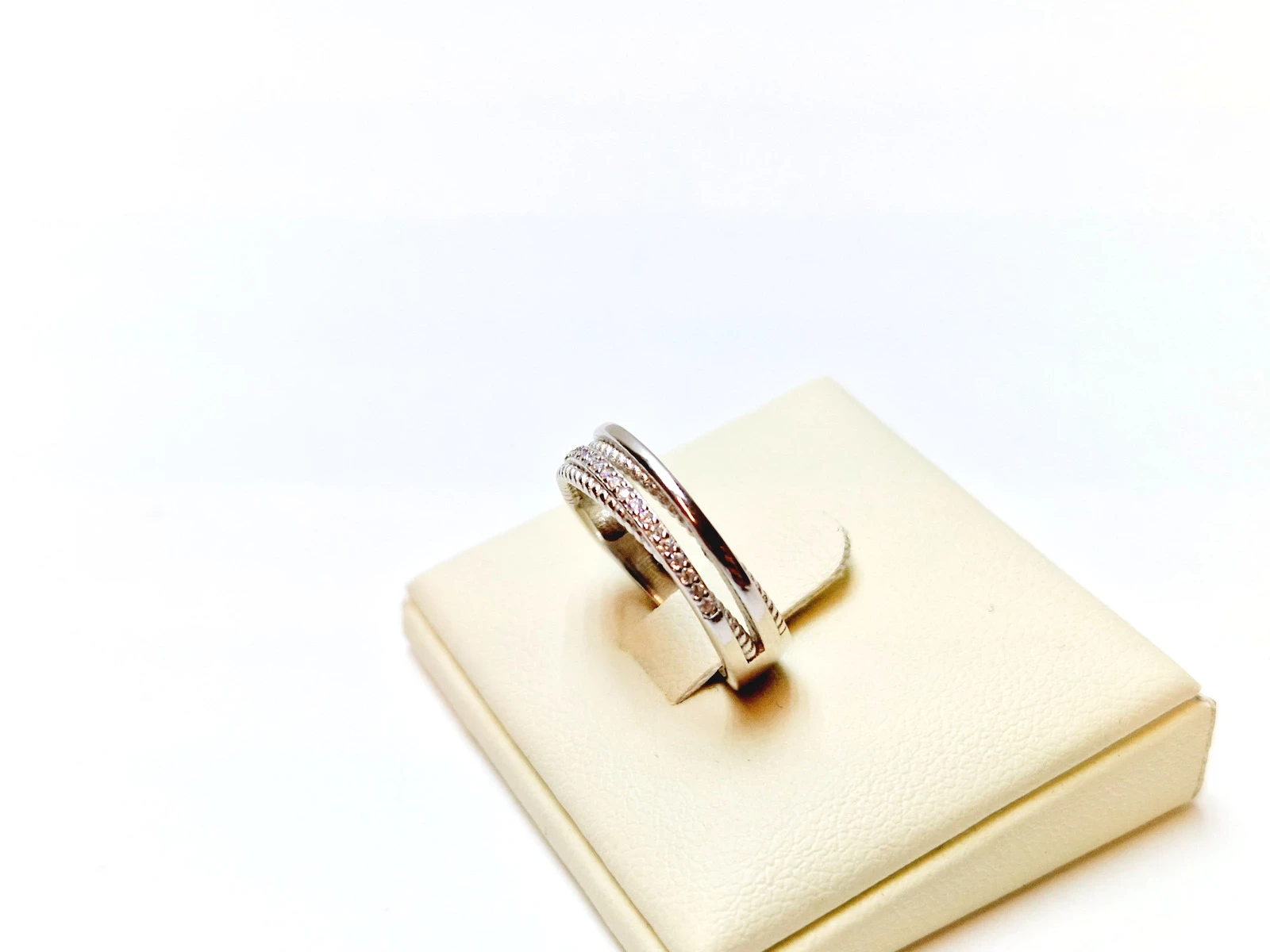 srebrny-sliczny-pierscionek-z-cyrkoniami-r13-stan-powystawowy