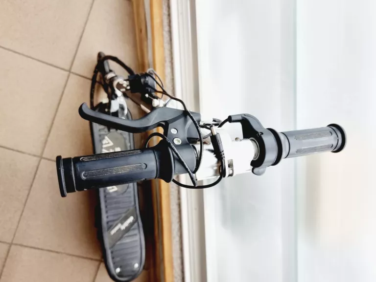 HULAJNOGA ELEKTRYCZNA SPOKEY ATIRA ŁADOWARKA