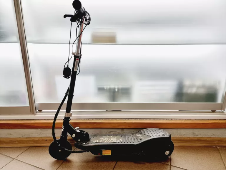 HULAJNOGA ELEKTRYCZNA SPOKEY ATIRA ŁADOWARKA