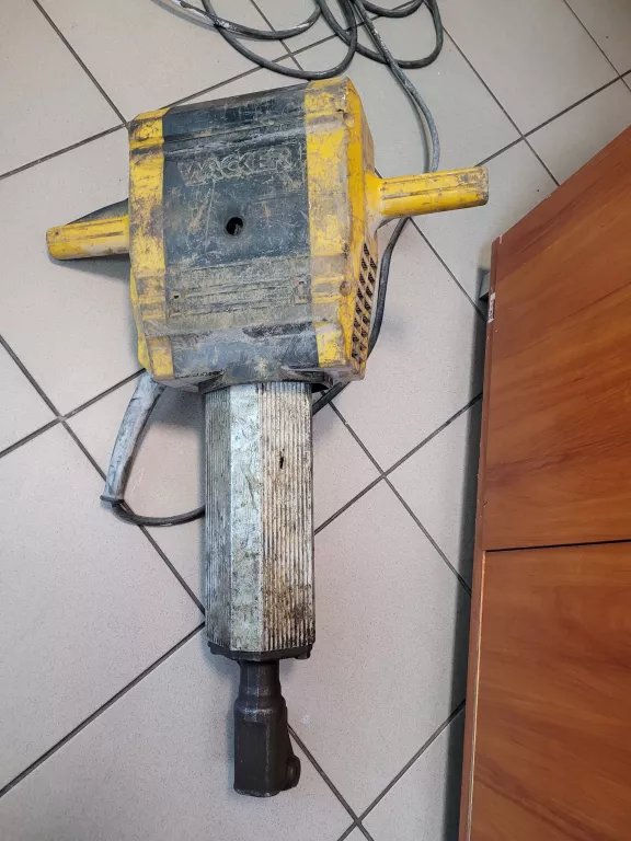 MŁOT WYBURZENIOWY WACKER LOW VIB EH23/230