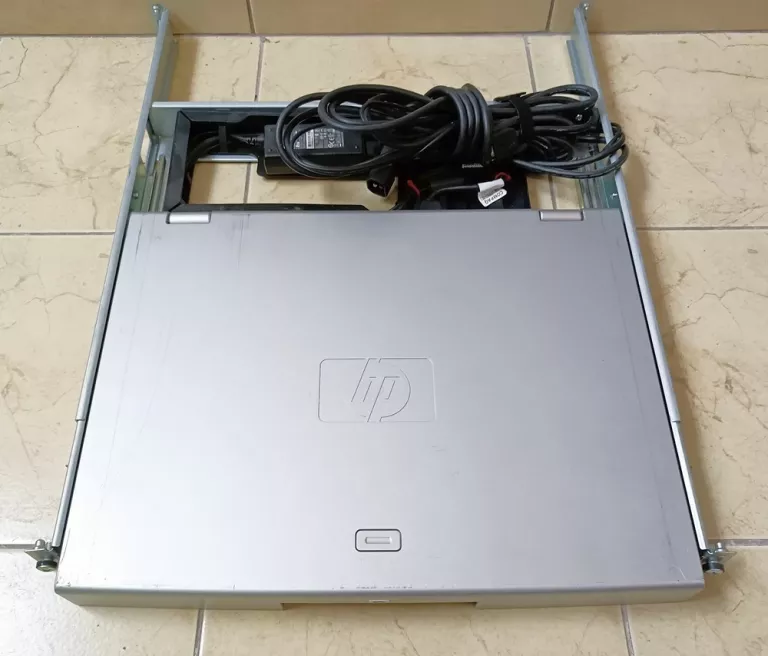 konsola-17-hp-tft7600-kod-producenta-ag066a