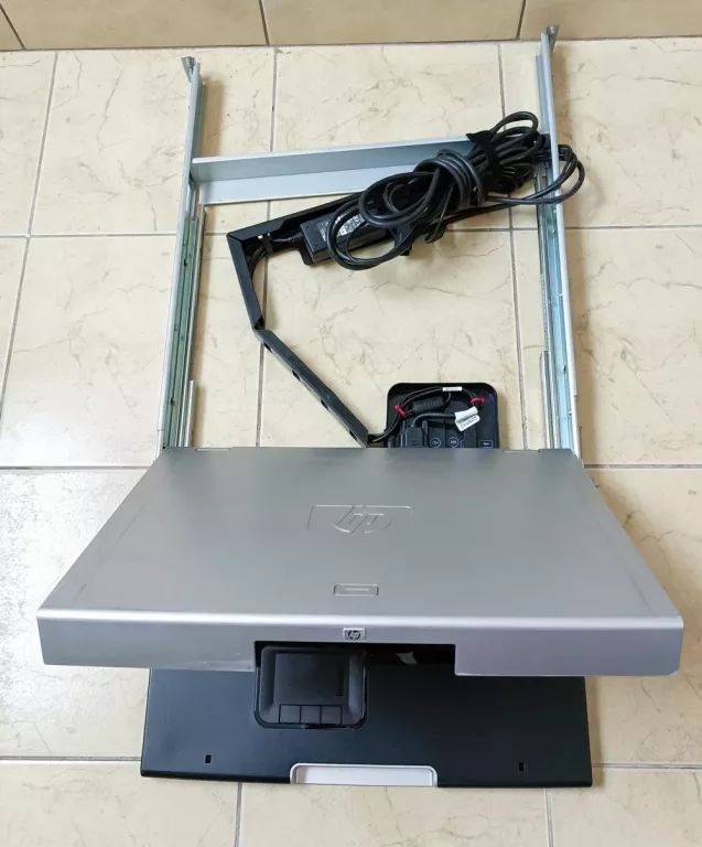 konsola-17-hp-tft7600-stan-uzywany