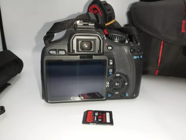 lustrzanka-canon-eos-550d-z-obiektywem-18-55mm-w-zestawie-korpus-obiektyw