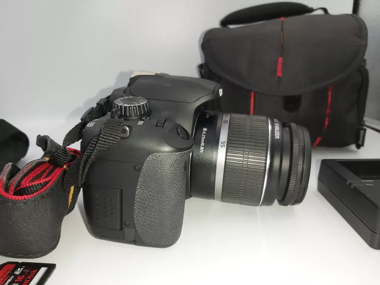 lustrzanka-canon-eos-550d-z-obiektywem-18-55mm-marka-canon