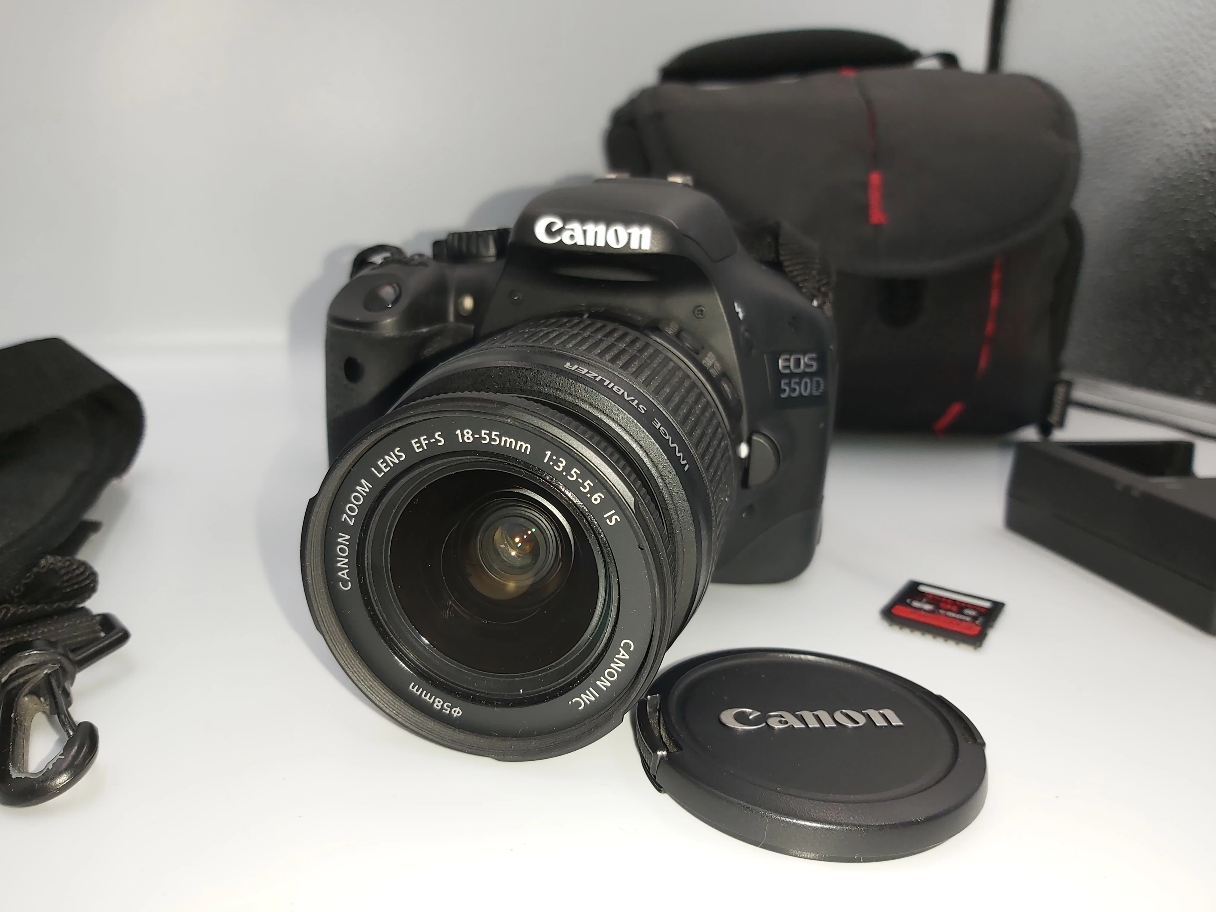 lustrzanka-canon-eos-550d-z-obiektywem-18-55mm-model-eos-550d