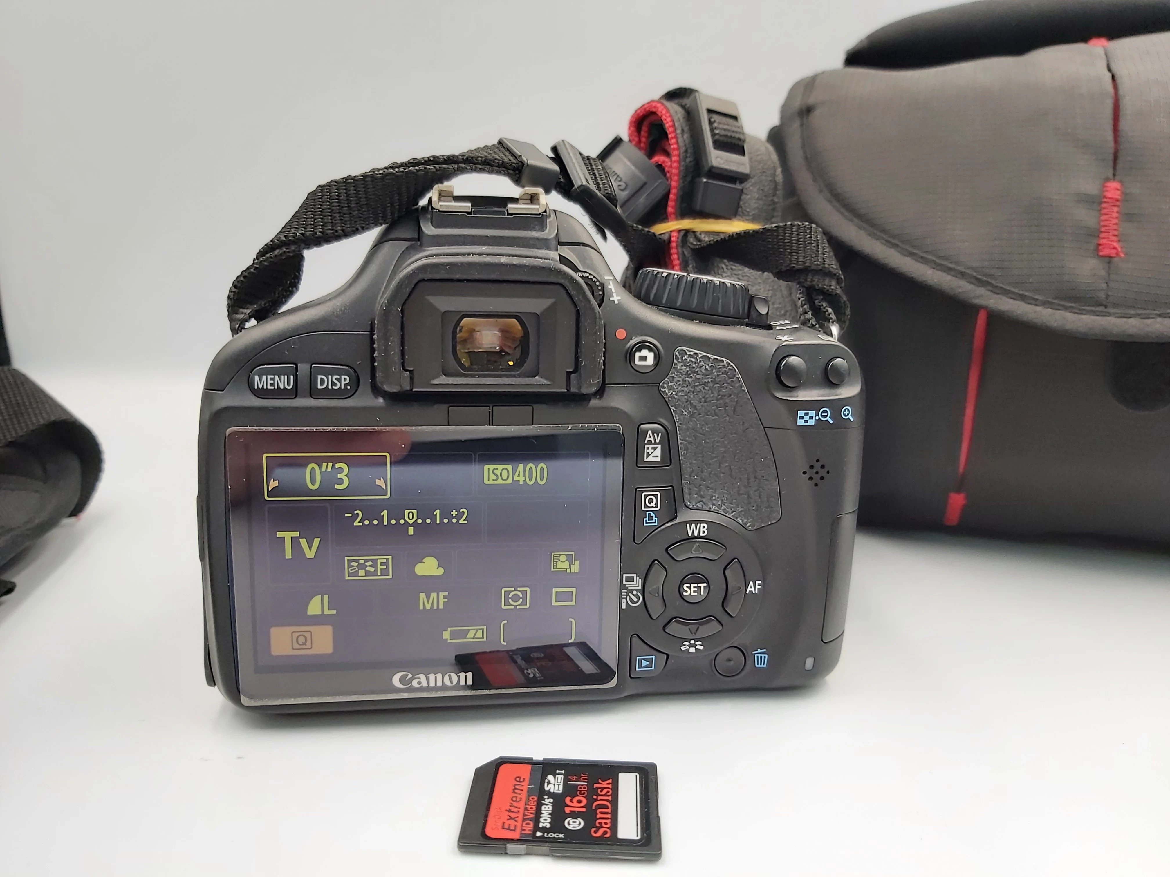 lustrzanka-canon-eos-550d-z-obiektywem-18-55mm-rozmiar-matrycy-aps-c