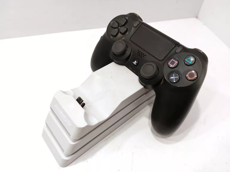 PAD PS4 + STACJA ŁADUJĄCA SNAKEBYTE TWIN: CHARGE