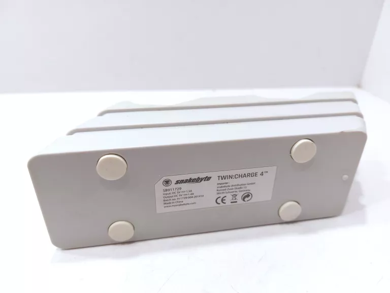 PAD PS4 + STACJA ŁADUJĄCA SNAKEBYTE TWIN: CHARGE