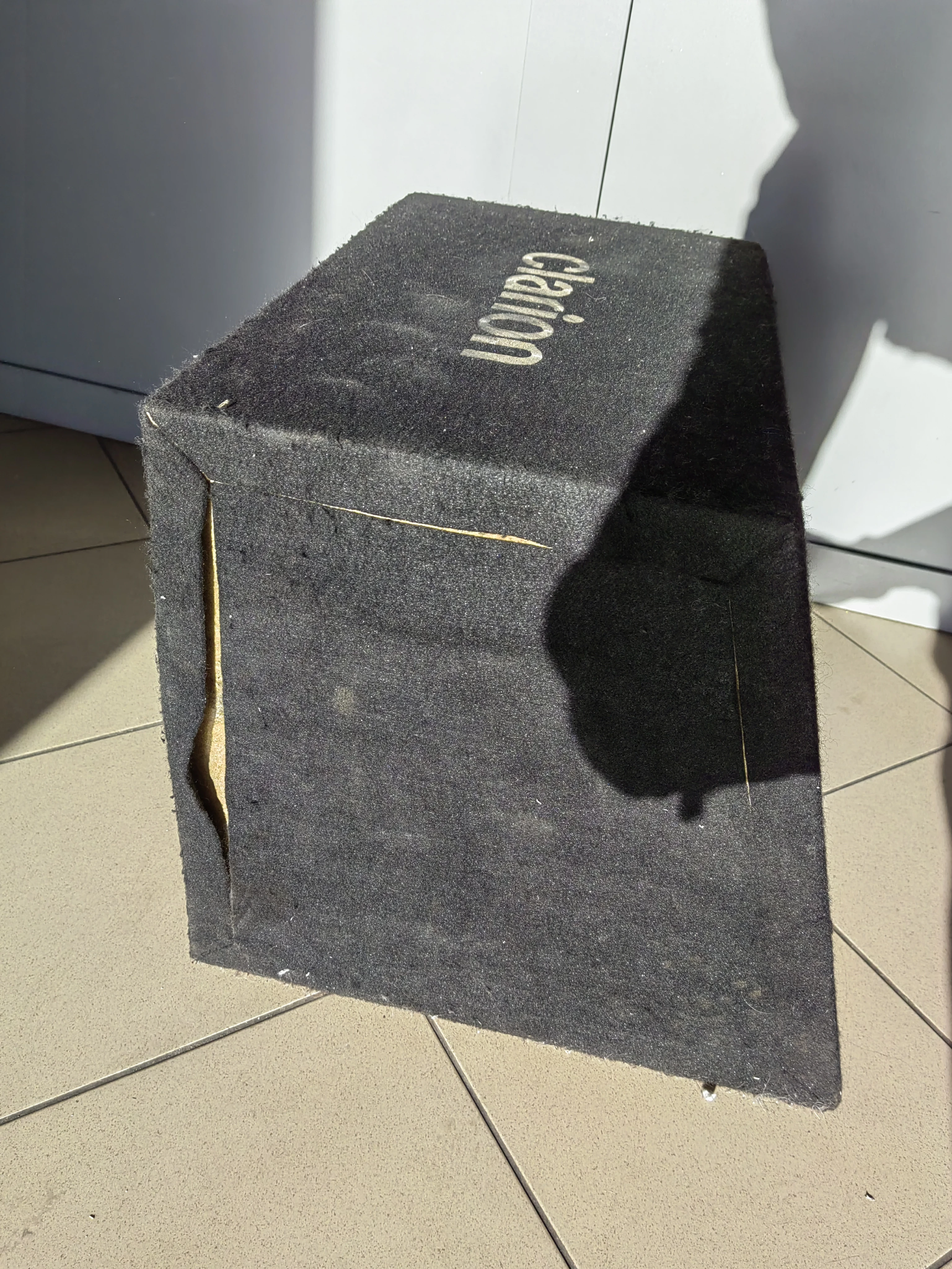 subwoofer-clarion-sw3013b-700w-marka-clarion