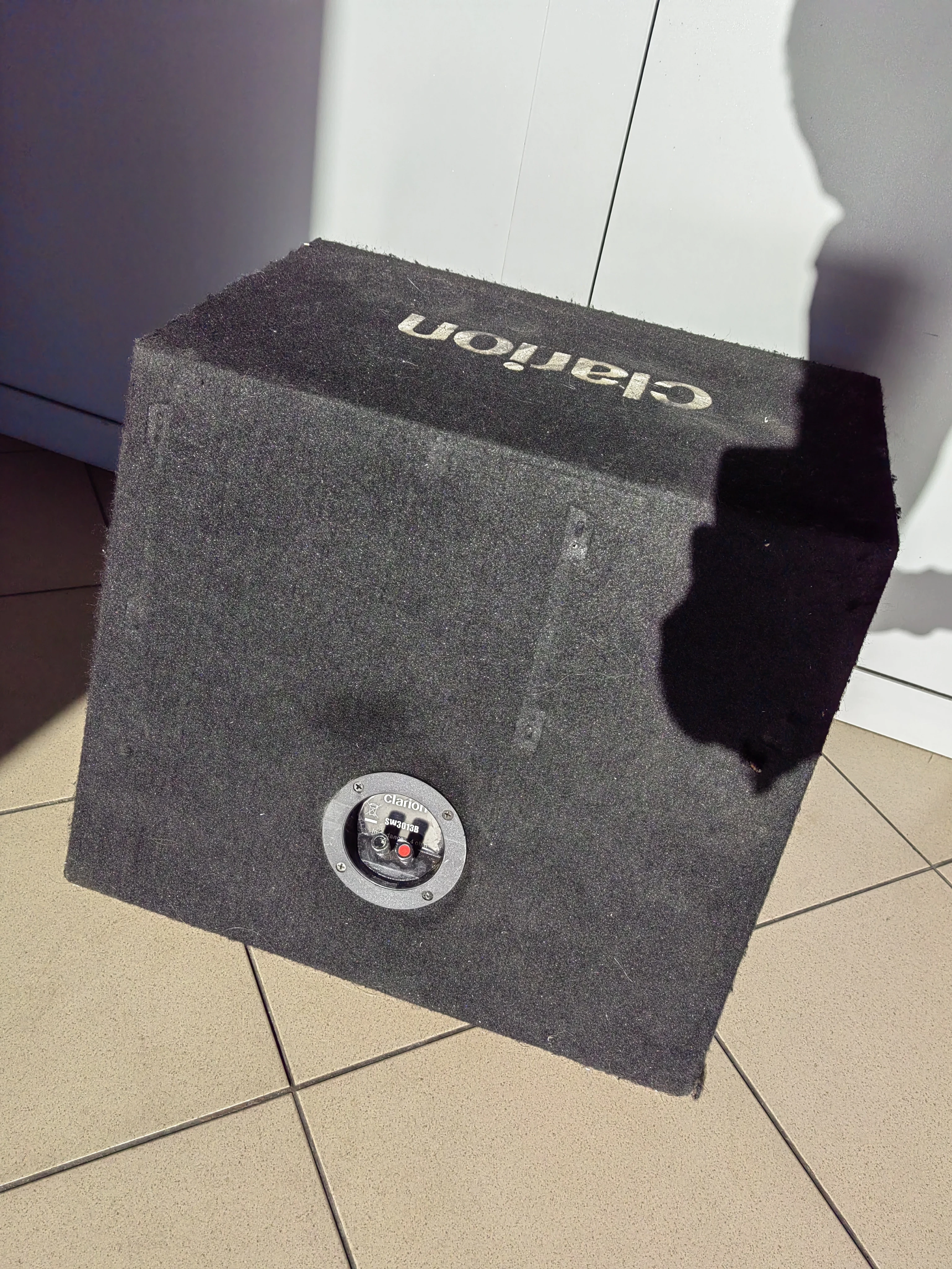 subwoofer-clarion-sw3013b-700w-model-sw3013b