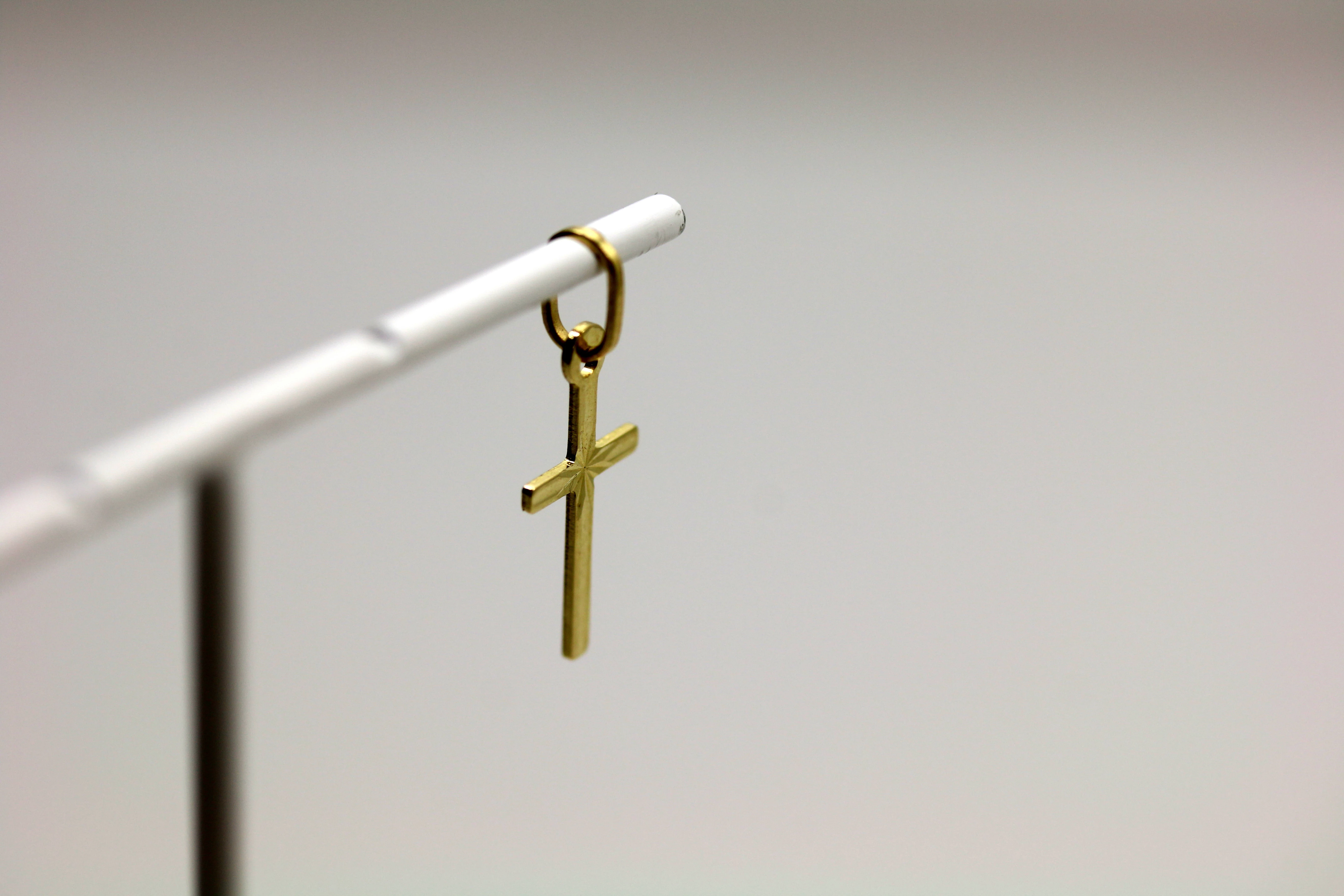 piekny-zloty-krzyz-p585-w03g-16cmx08cm-rodzaj-2205-2