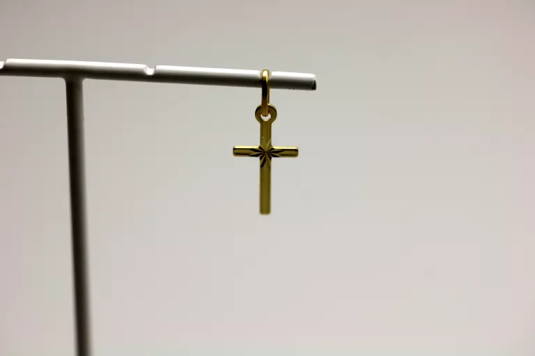 PIĘKNY ZŁOTY KRZYŻ P:585 W:0,3G 1,6CMX0,8CM