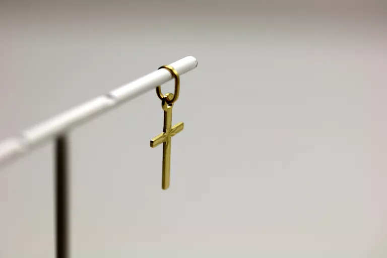 PIĘKNY ZŁOTY KRZYŻ P:585 W:0,3G 1,6CMX0,8CM