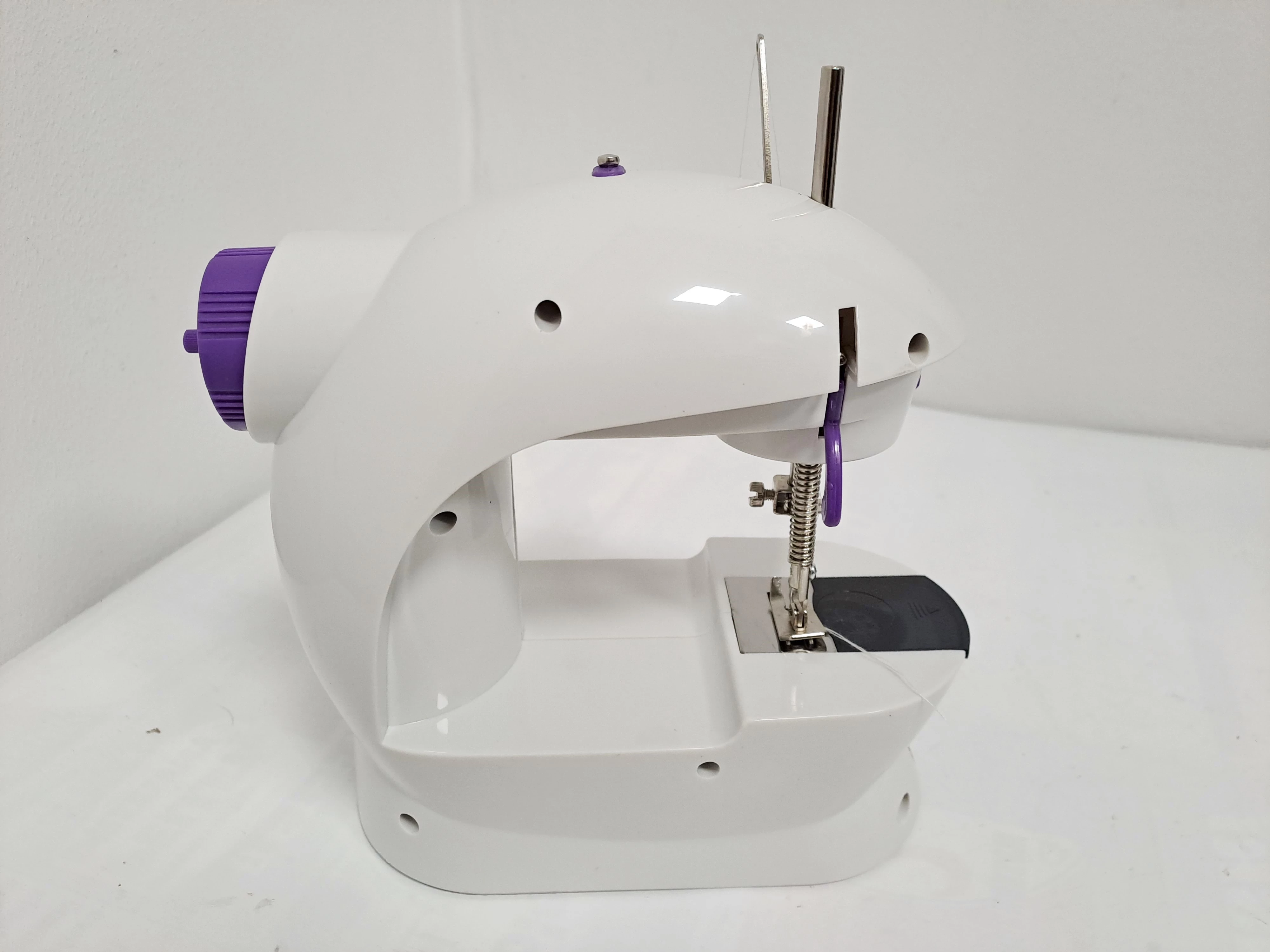 mini-maszyna-do-szycia-sewing-machine-sm-202a-kolor-dominujacy-bialy
