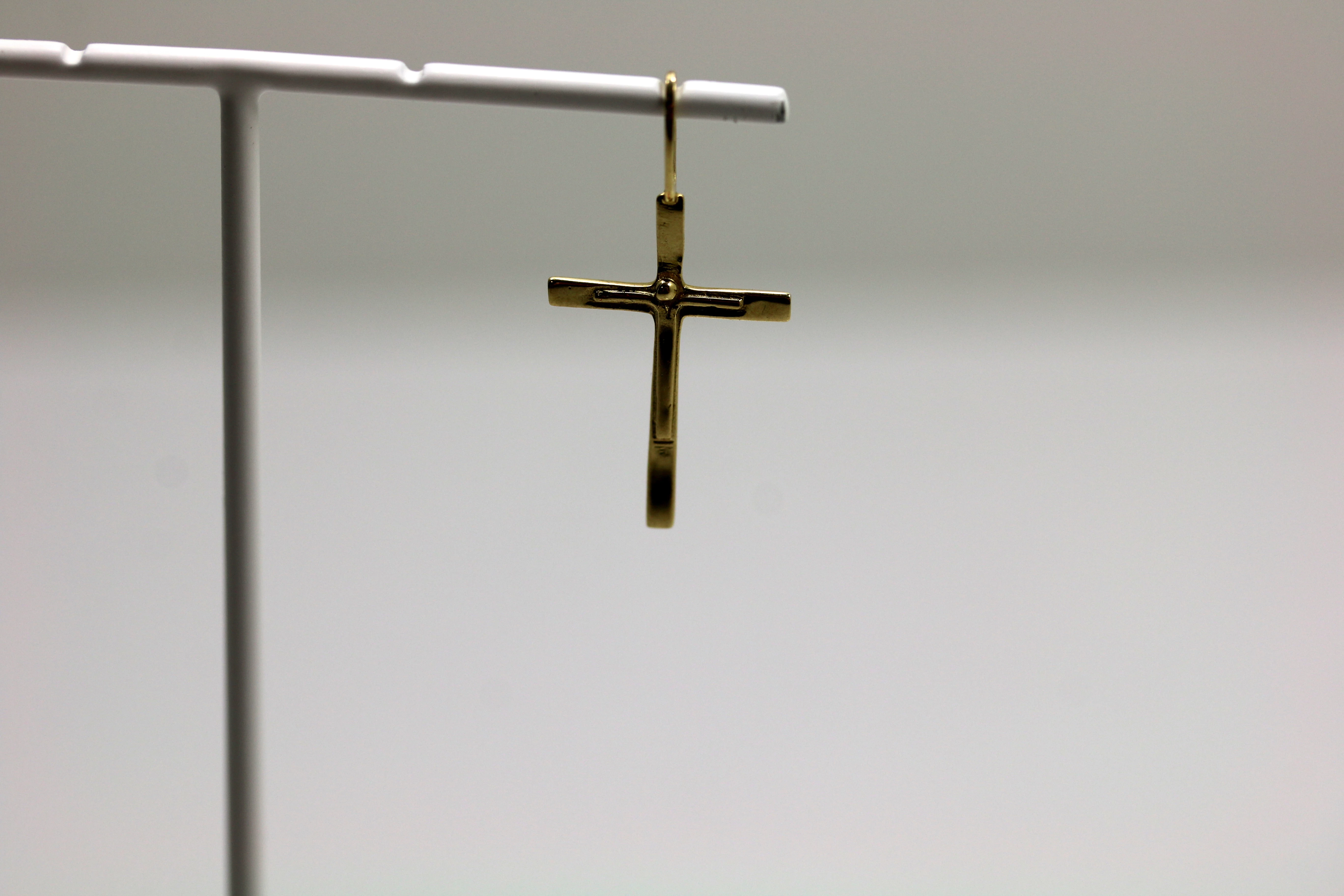 piekny-zloty-krzyz-p585-w058-okopowa-7a-warszawa