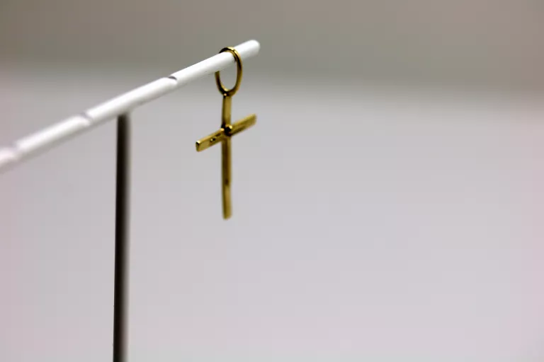 piekny-zloty-krzyz-p585-w058-material-15835-2