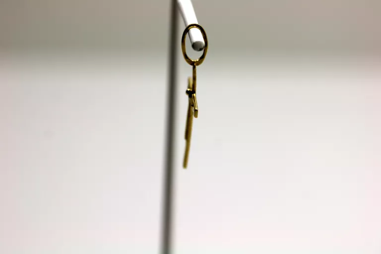 piekny-zloty-krzyz-p585-w058-stan-11323-2