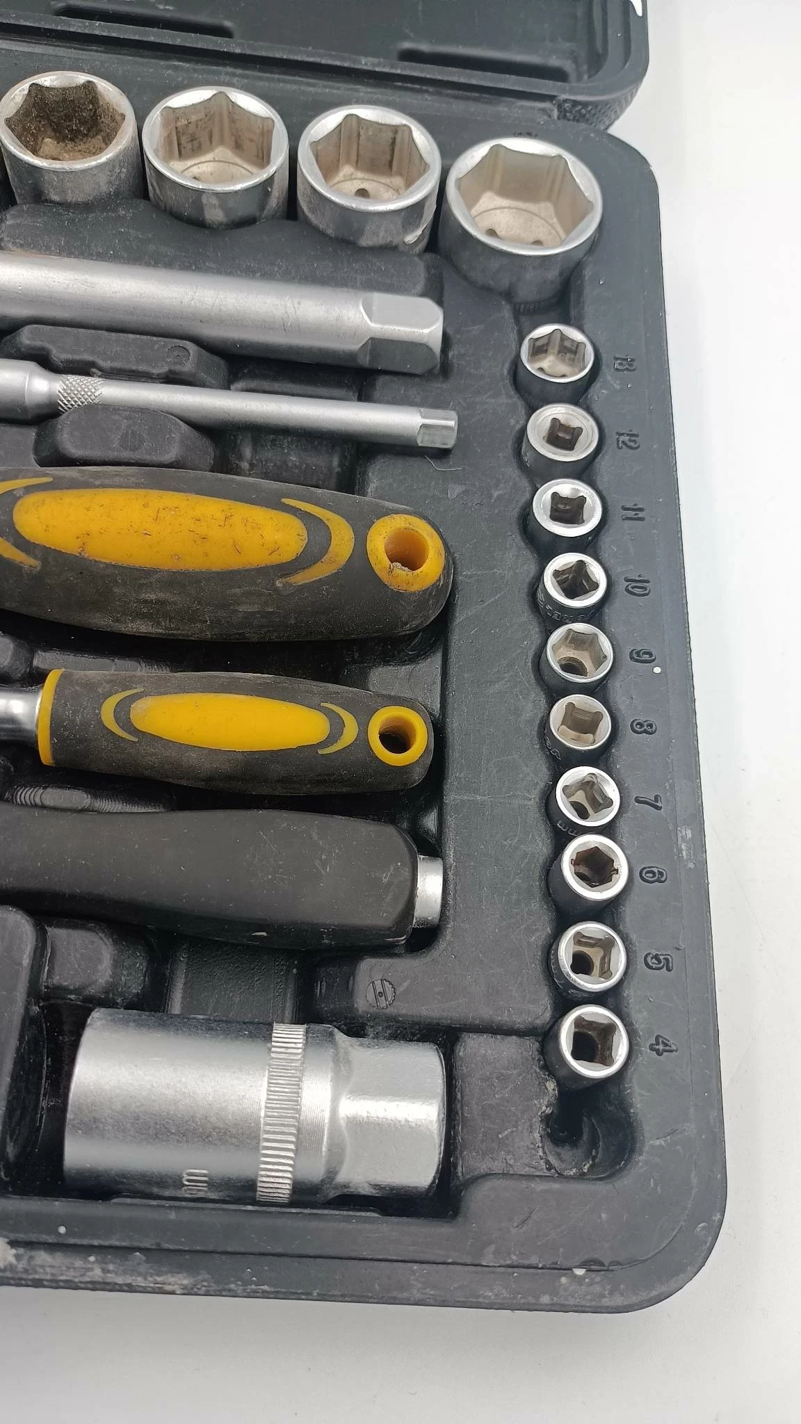 zestaw-kluczy-vorel-58704-grzechotka-nasadki-stan-uzywany