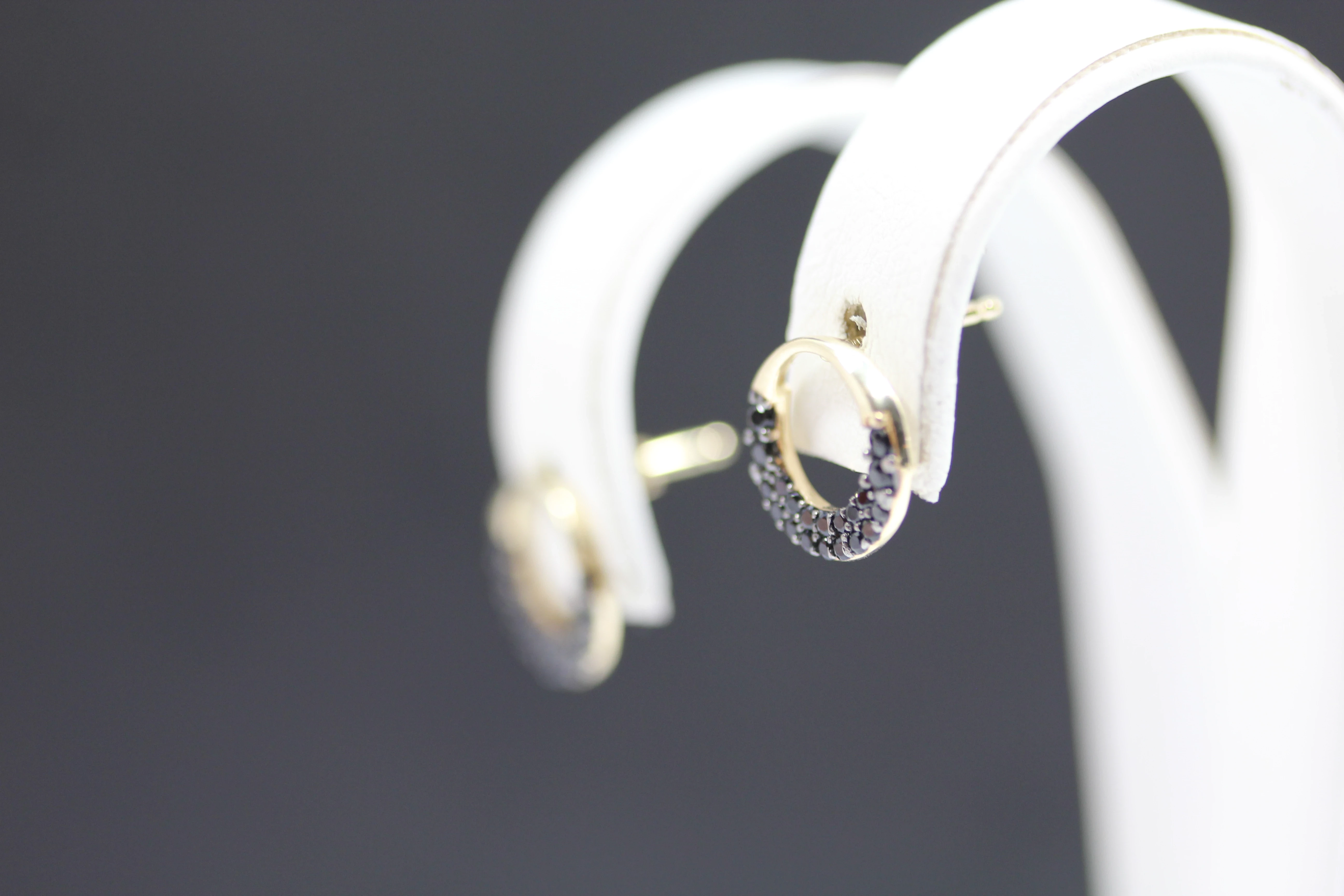 zlote-kolczyki-585-kola-czarne-cyrkonie-128g-cechy-brak