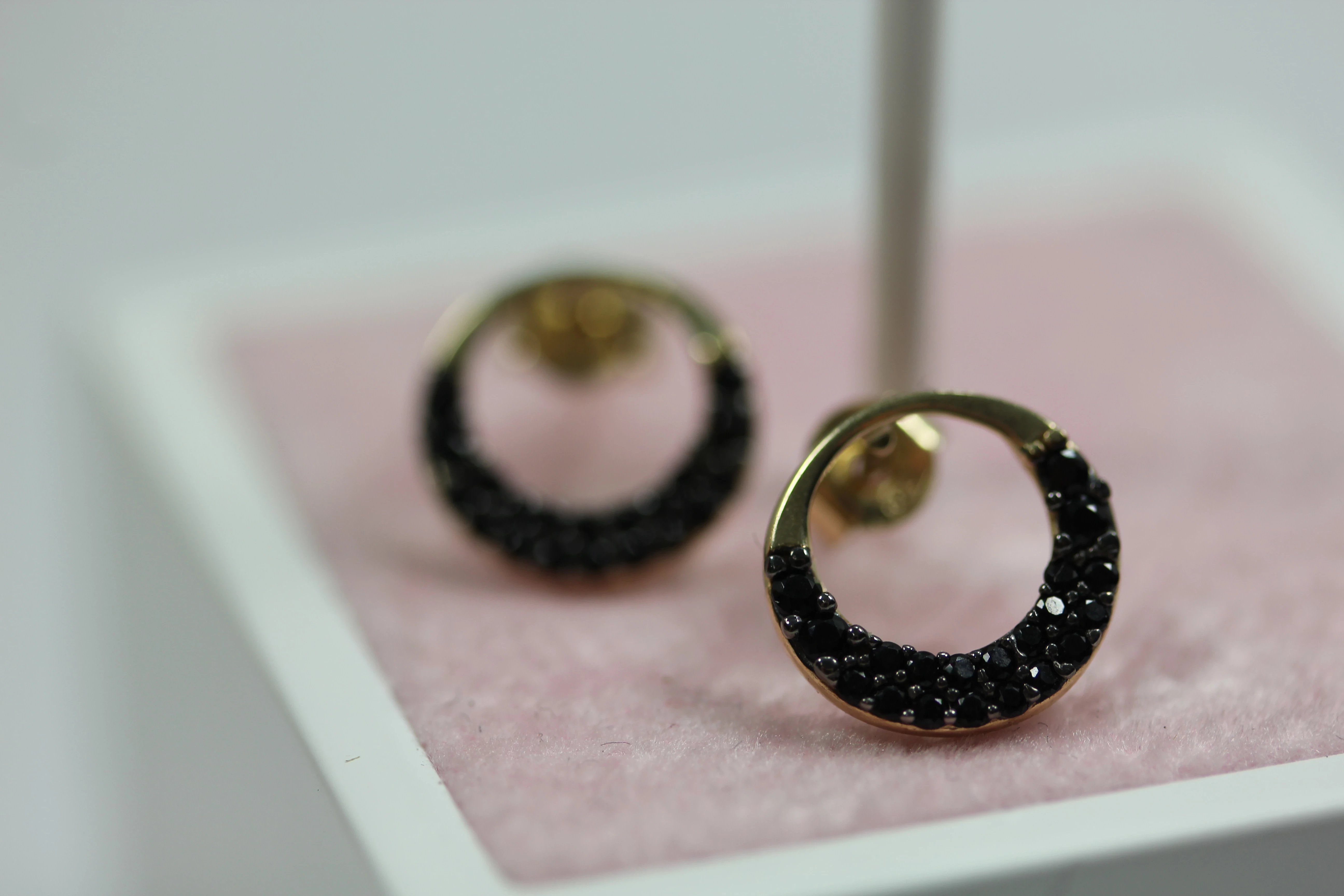 zlote-kolczyki-585-kola-czarne-cyrkonie-128g-kolor-dominujacy-zloty