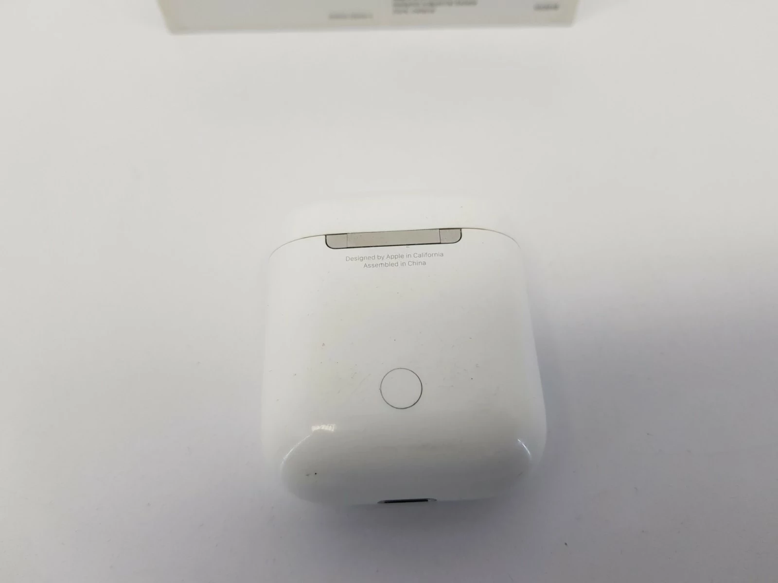 sluchawki-airpods-1-generacji-kolor-dominujacy-bialy