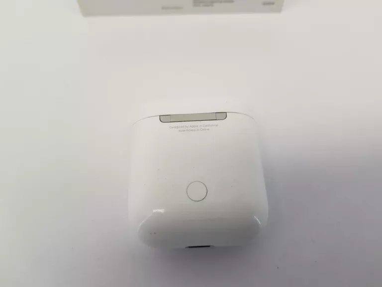 sluchawki-airpods-1-generacji-kolor-dominujacy-bialy