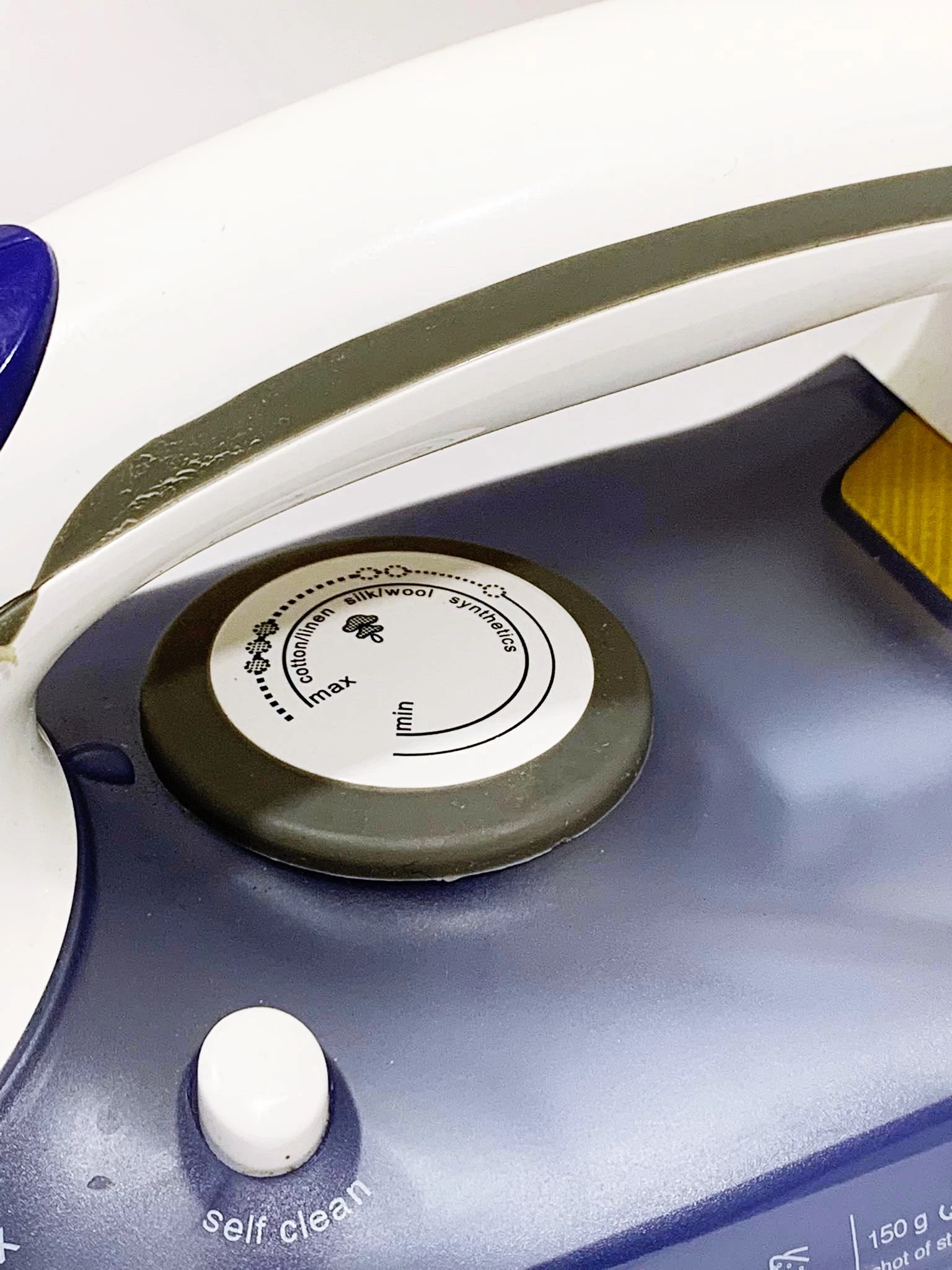 zelazko-singer-2200w-sng522-rodzaj-zelazka-parowe