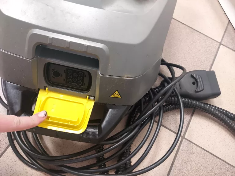 PAROWNICA KARCHER SG 4/4