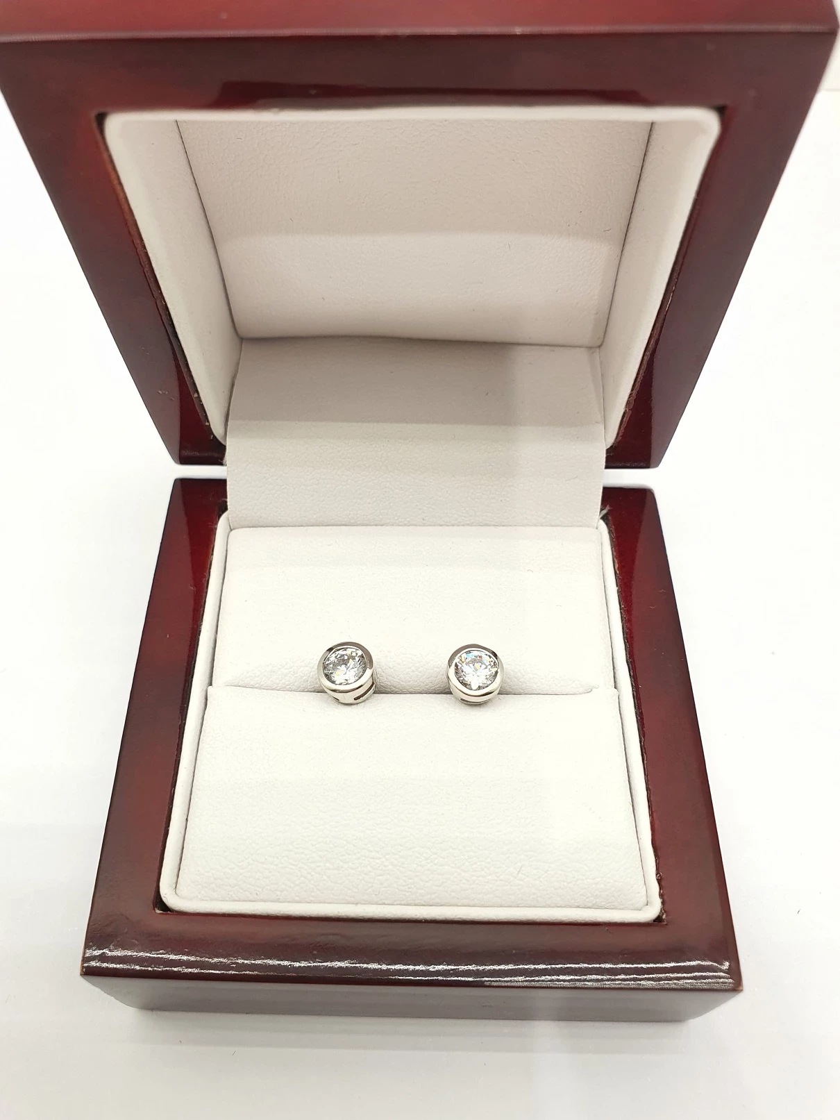 srebrne-klasyczne-kolczyki-14g-925-marka-inna-marka