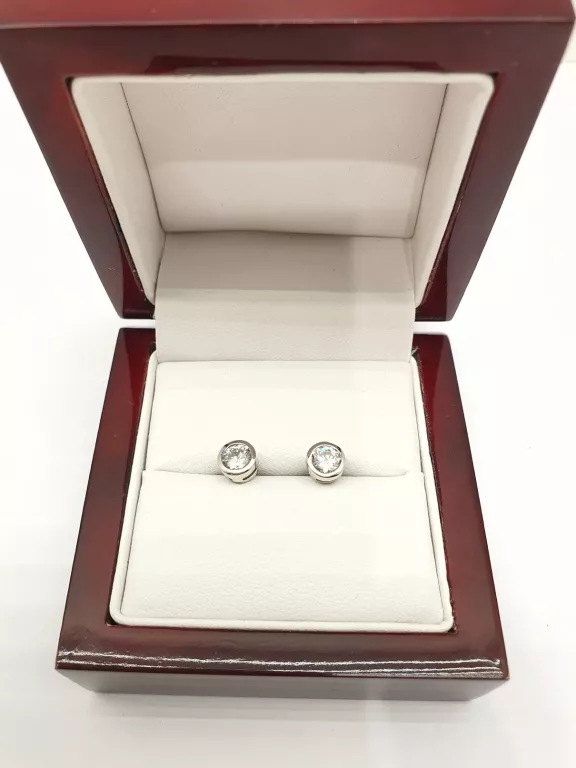 srebrne-klasyczne-kolczyki-14g-925-marka-inna-marka