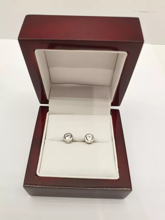 srebrne-klasyczne-kolczyki-14g-925-stan-nowy