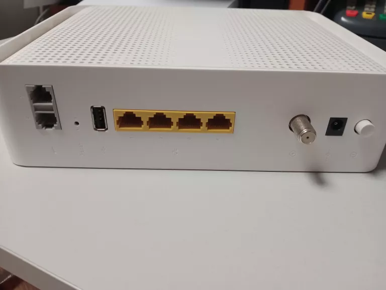 ROUTER PRZEWODOWY TECHNICOLOR CGA2121