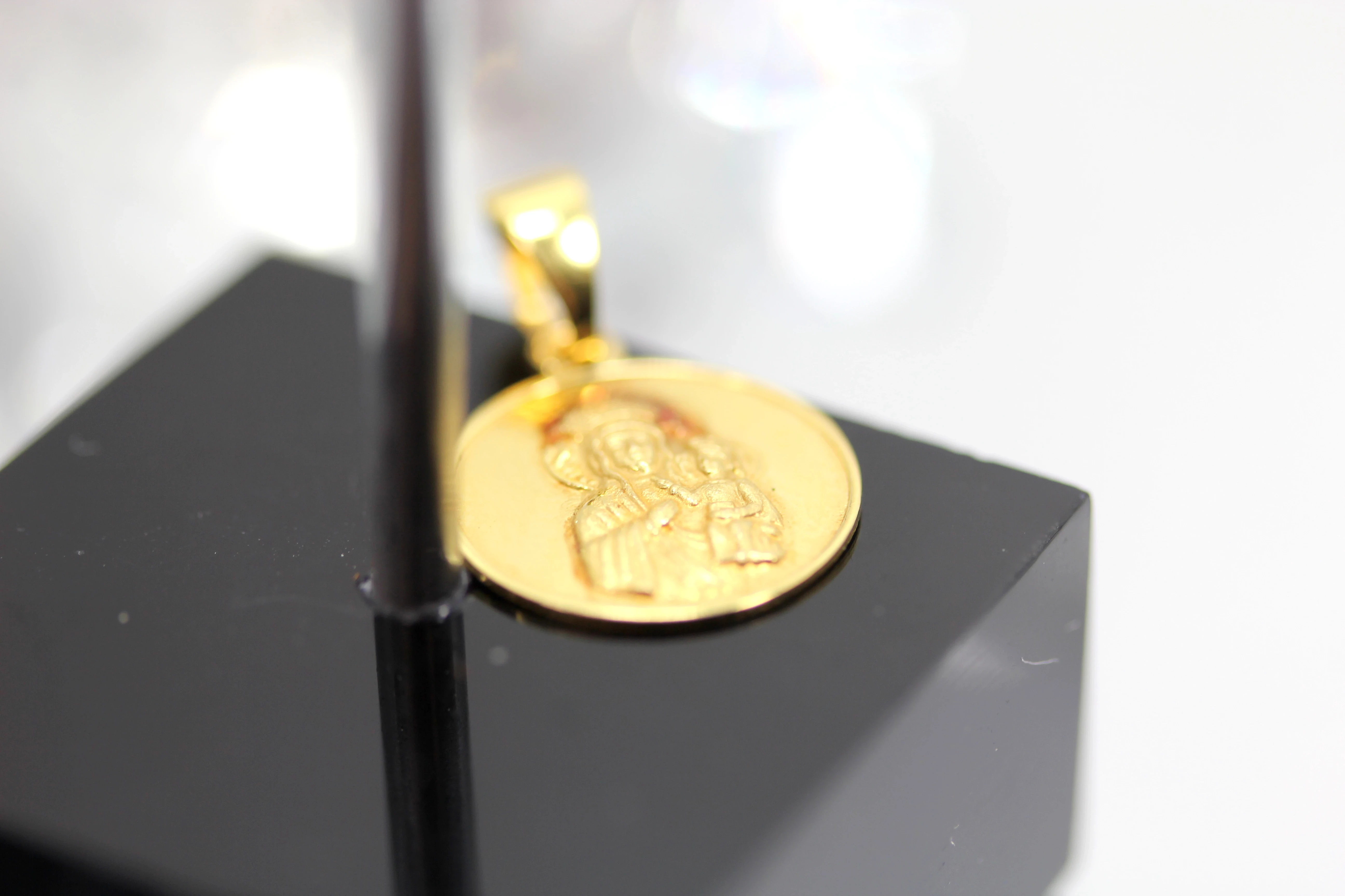 zlota-zawieszka-matka-boska-p585-117g-kamien-17088-524288