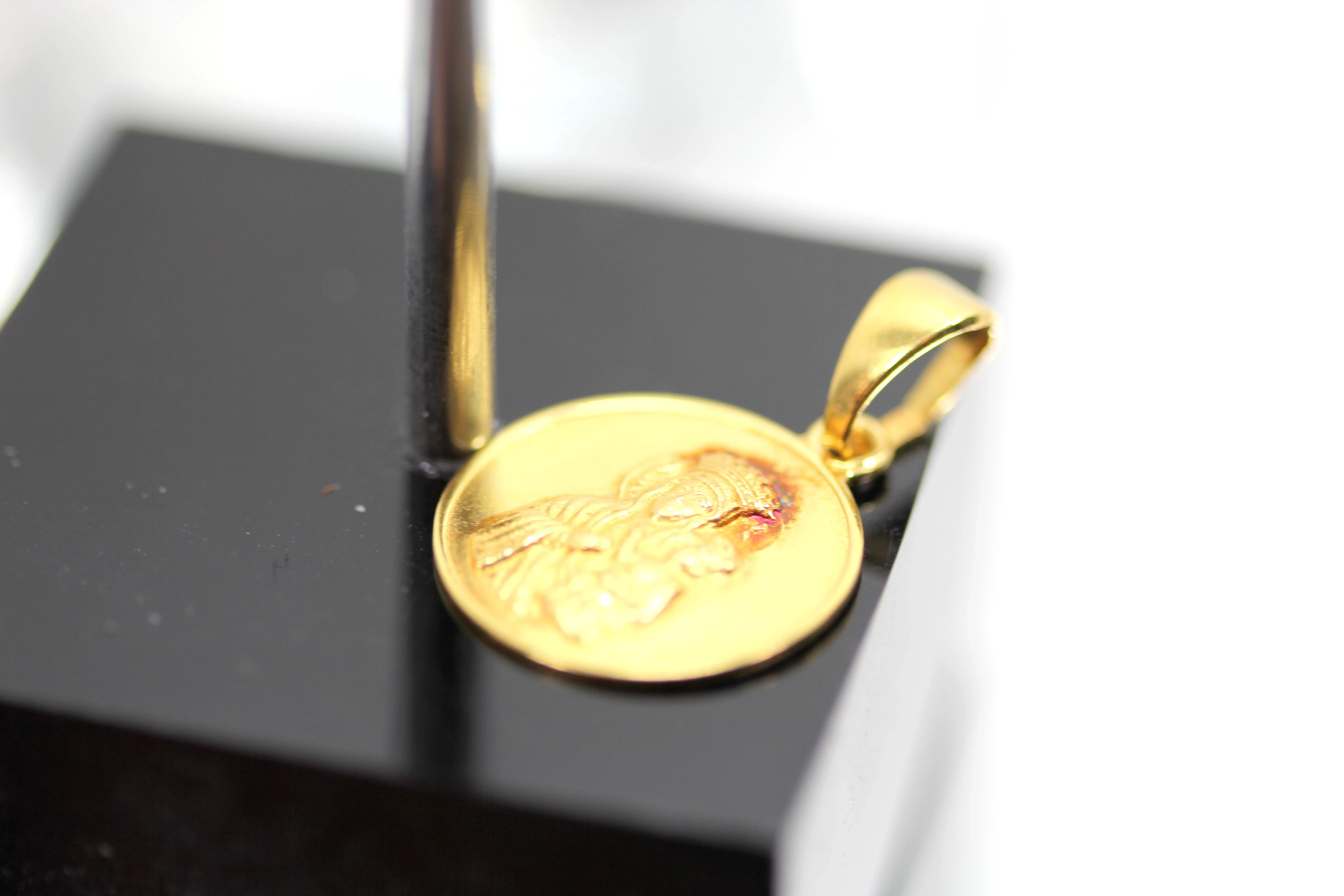 zlota-zawieszka-matka-boska-p585-117g-material-15835-2