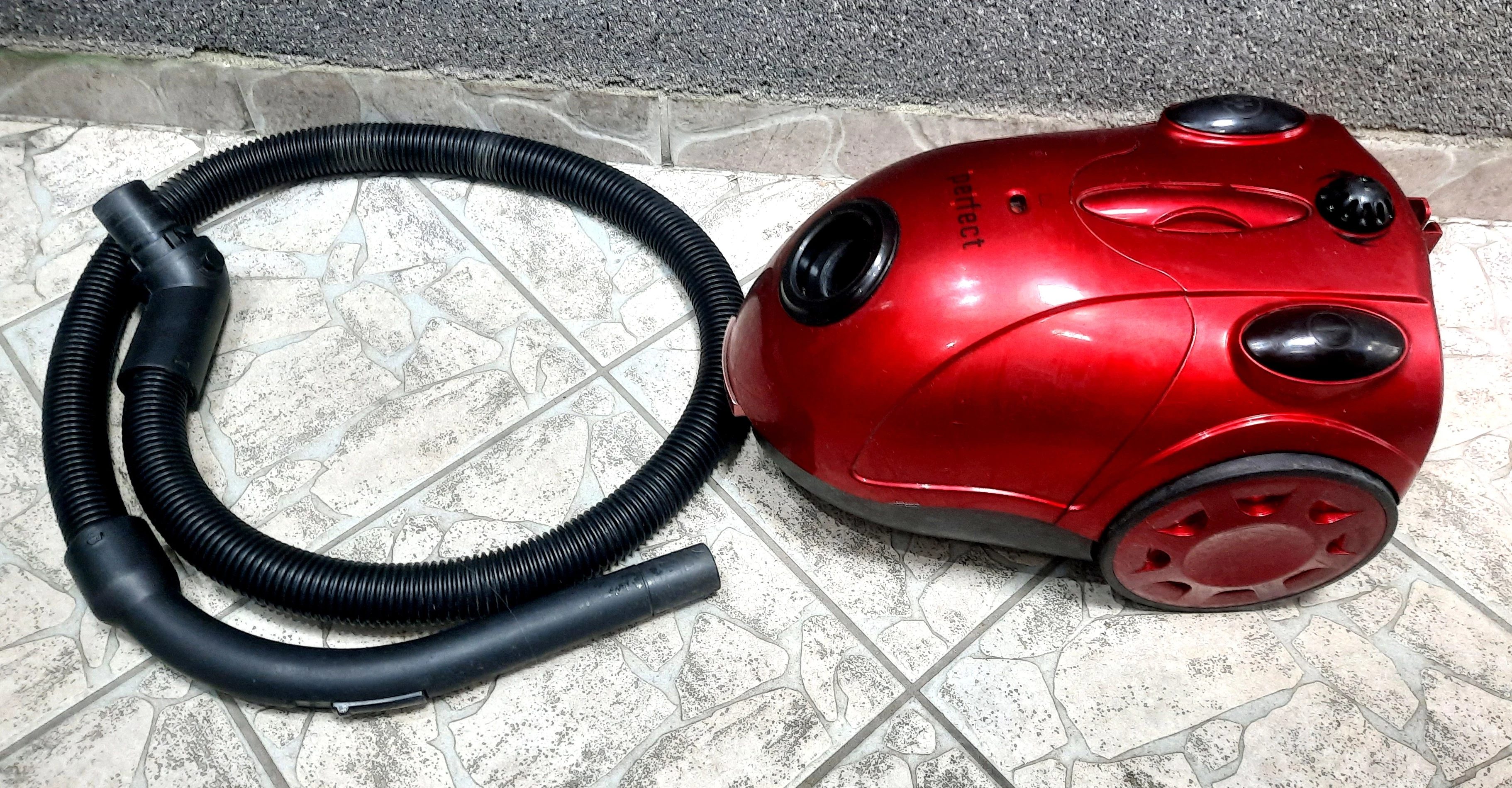 odkurzacz-perfect-czerwony-moc-1600